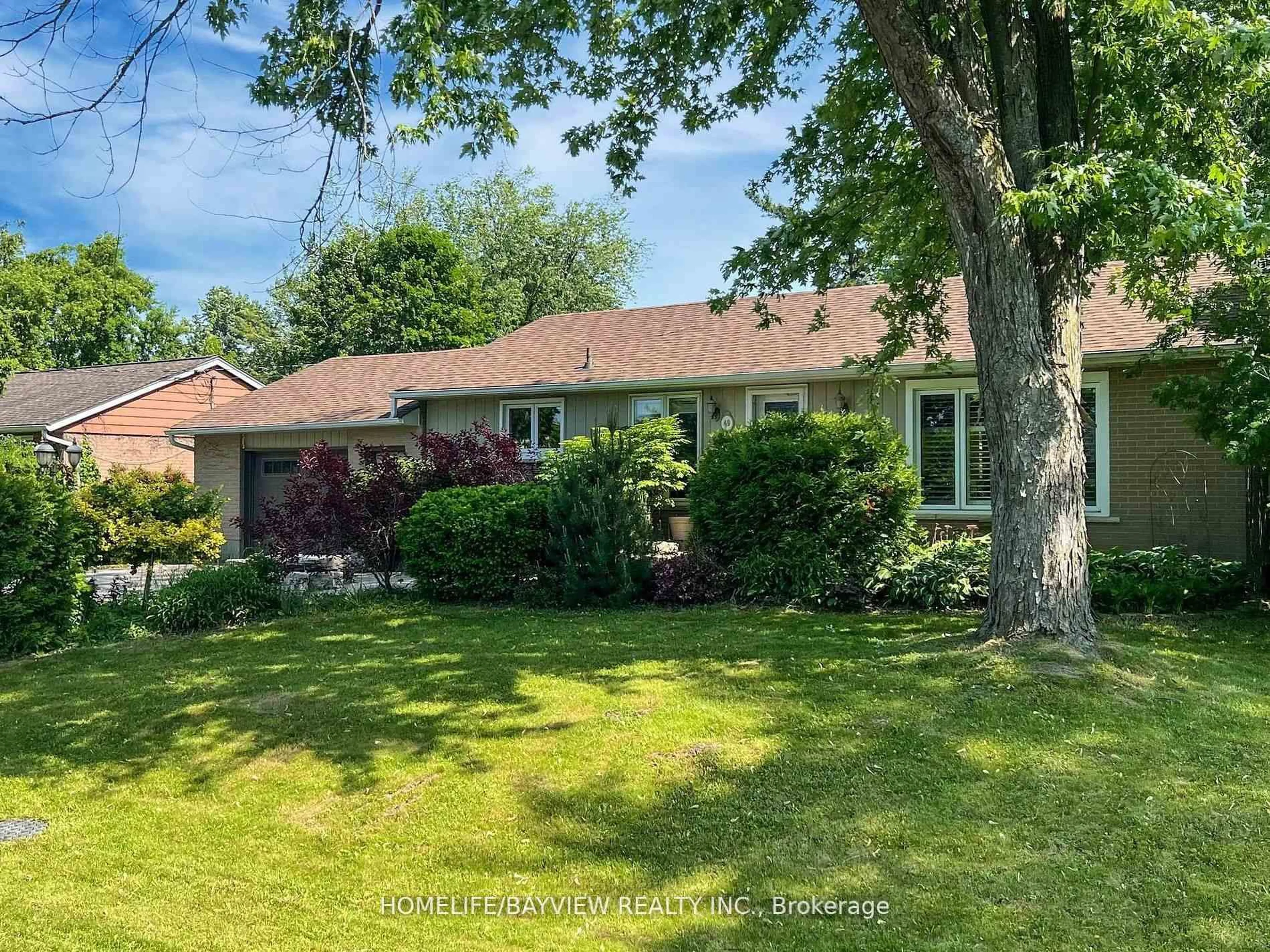 A pic from outside/outdoor area/front of a property/back of a property/a pic from drone, unknown for 49 May Ave, East Gwillimbury Ontario L0G 1V0