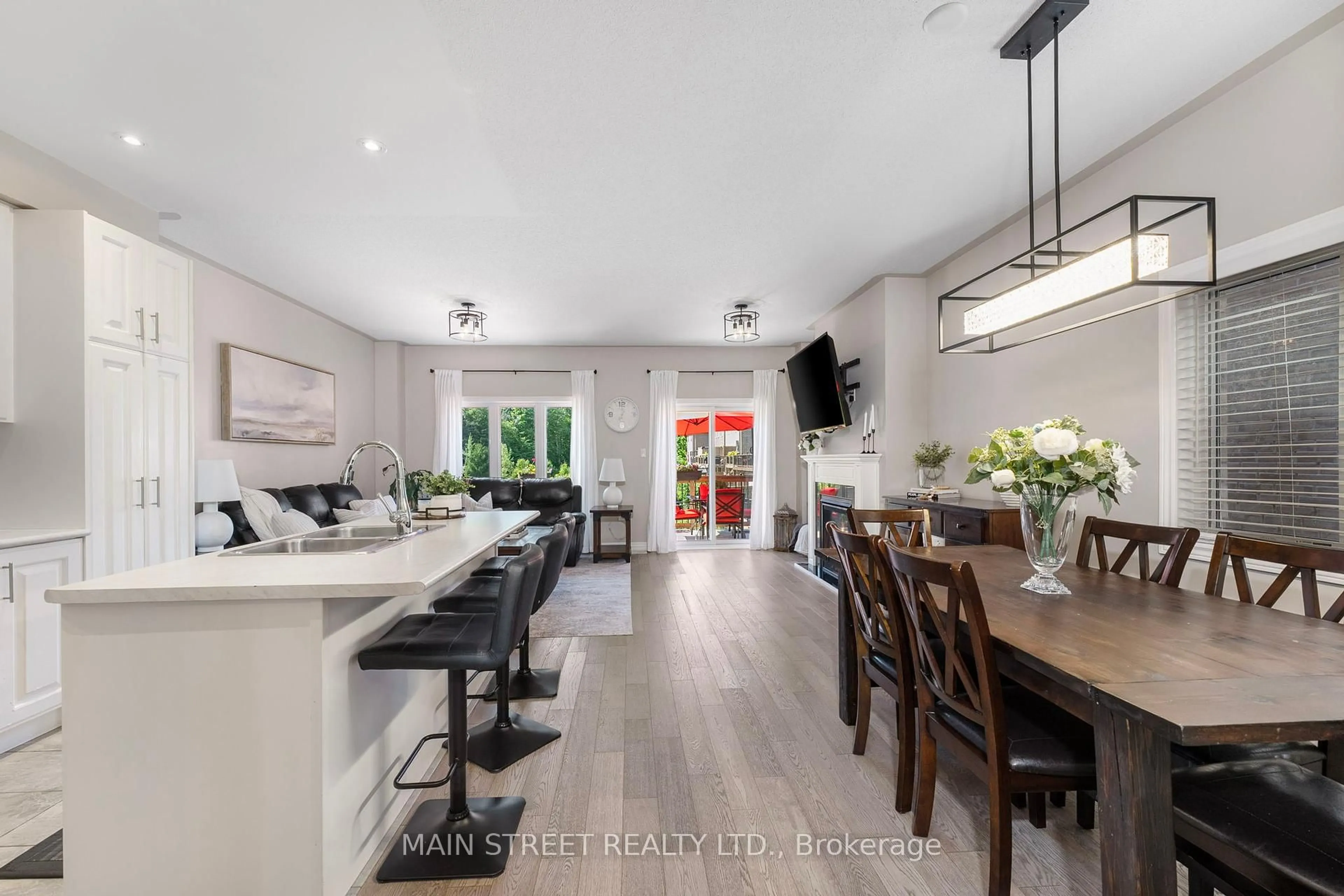 Open concept kitchen, unknown for 10 Prosser Cres, Georgina Ontario L0E 1R0