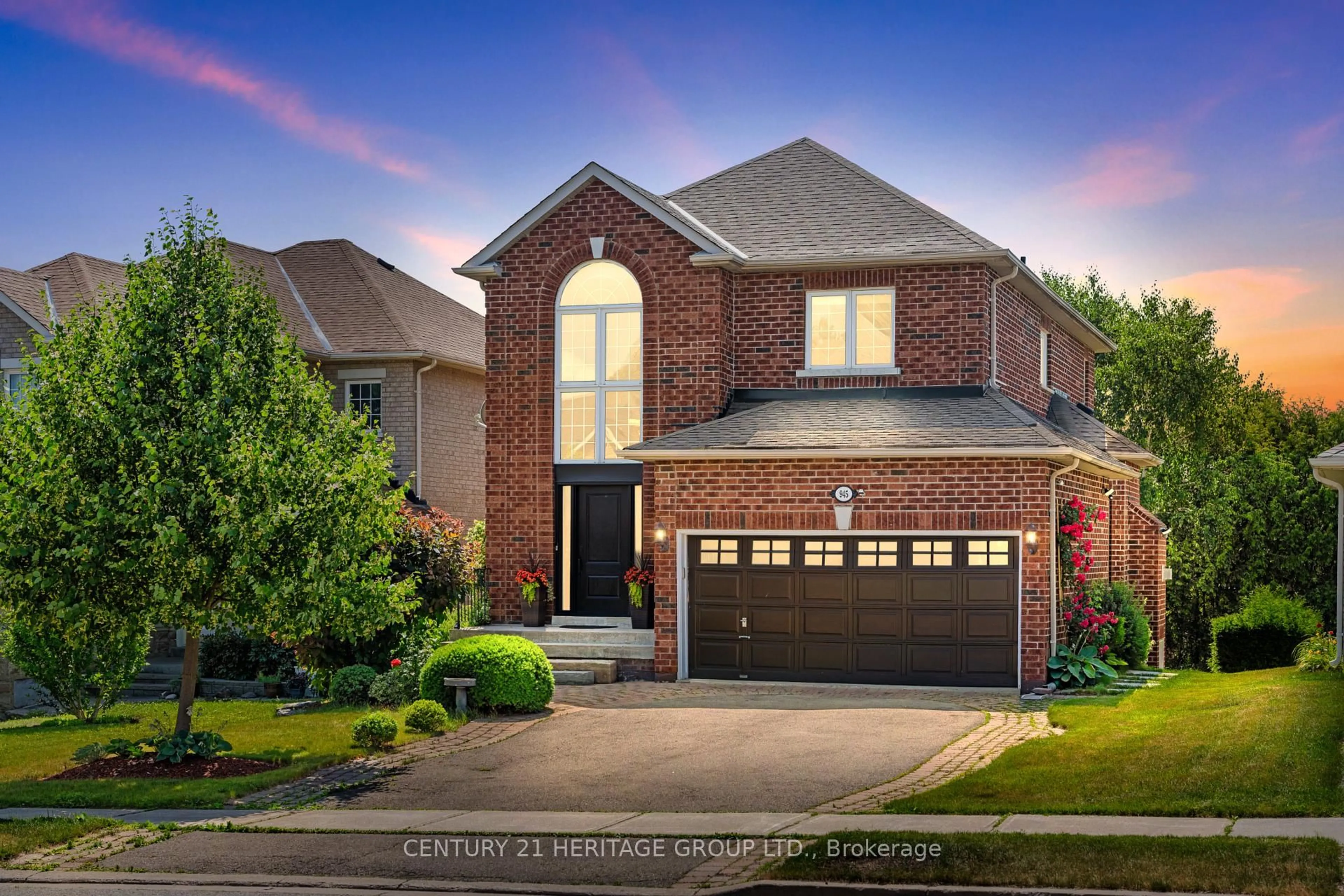 Home with brick exterior material, street for 945 Best Circ, Newmarket Ontario L3X 2K9