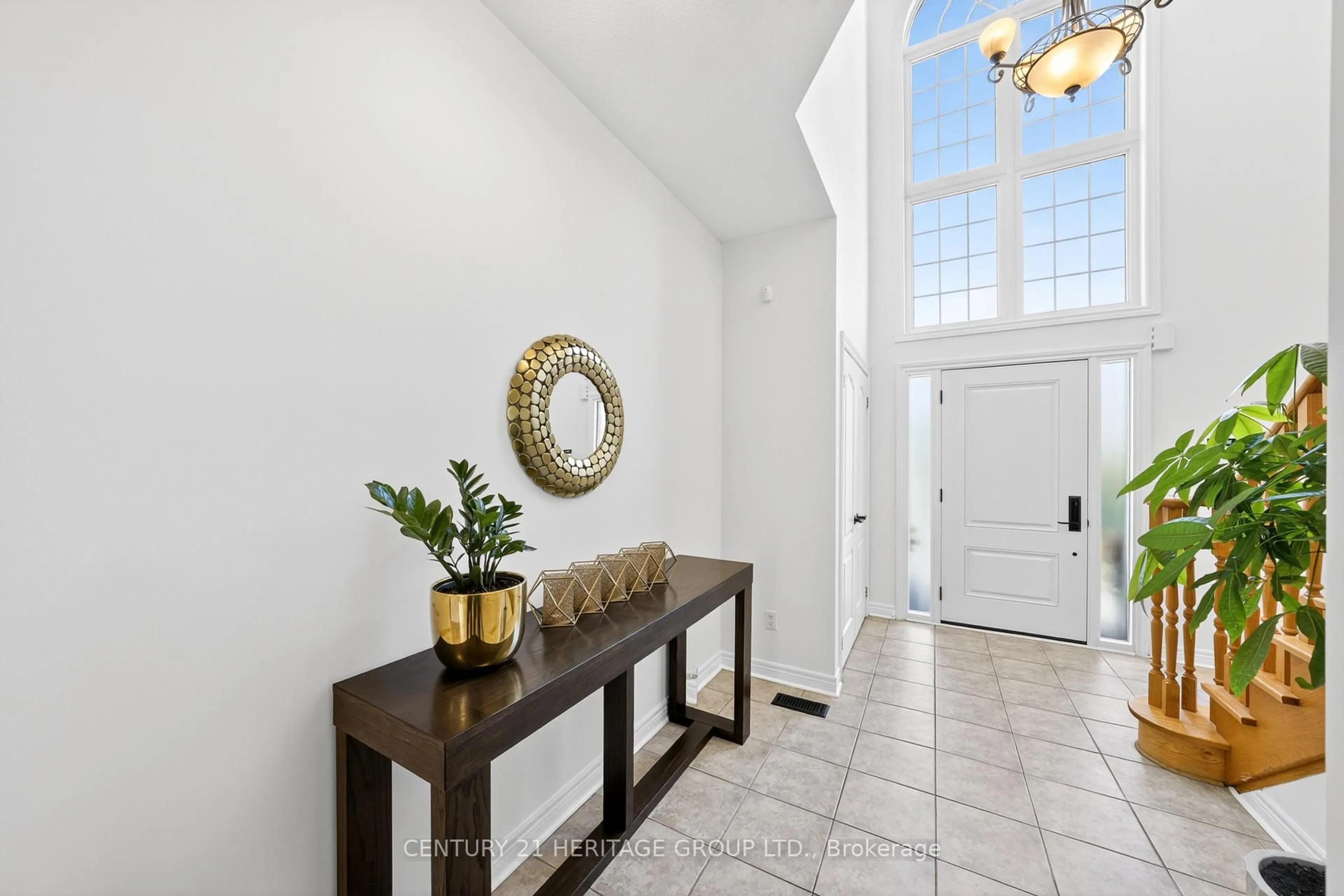Indoor entryway for 945 Best Circ, Newmarket Ontario L3X 2K9