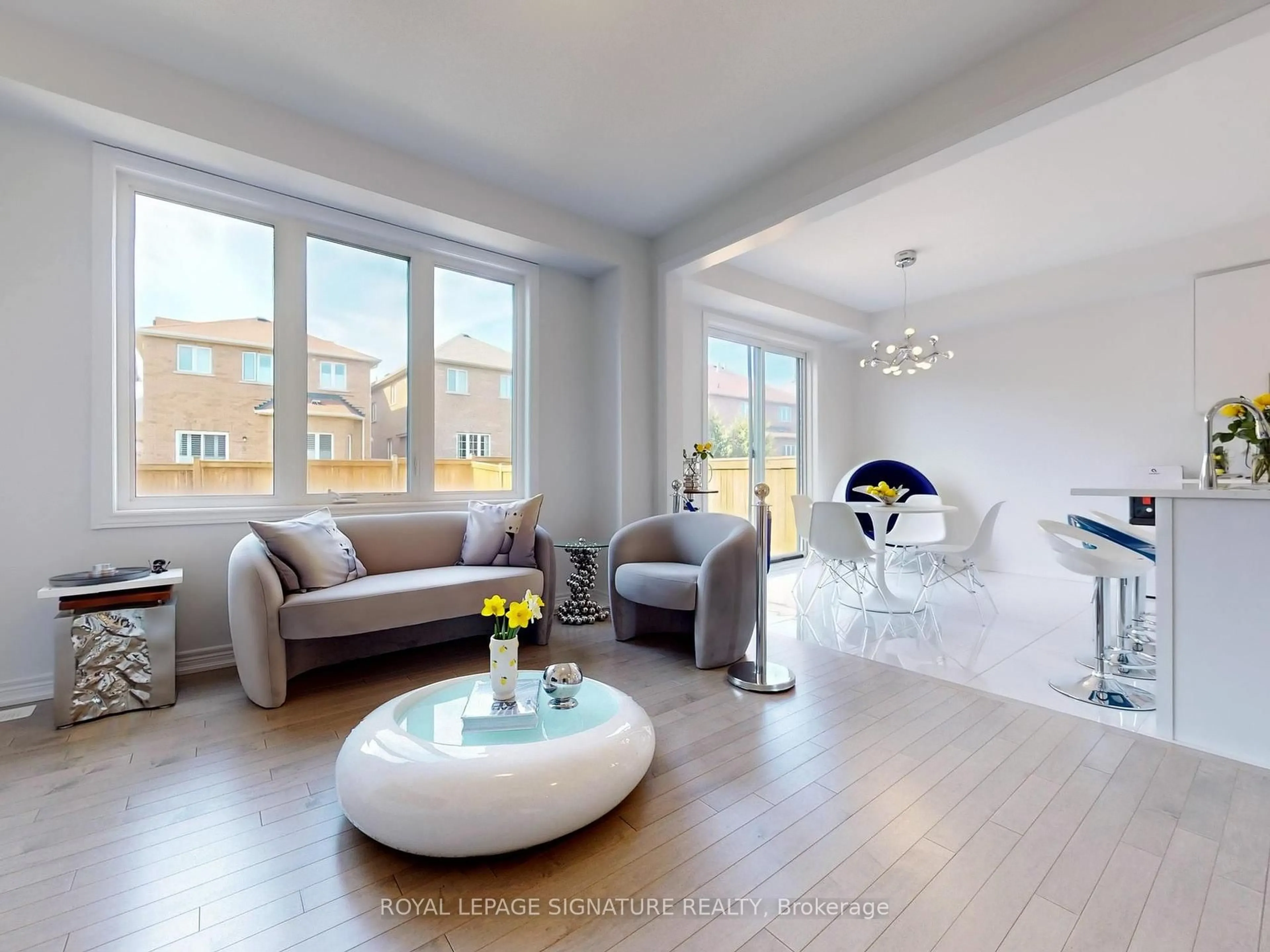 Living room with furniture, unknown for 307 Busato Dr, Whitchurch-Stouffville Ontario L4A 4V1