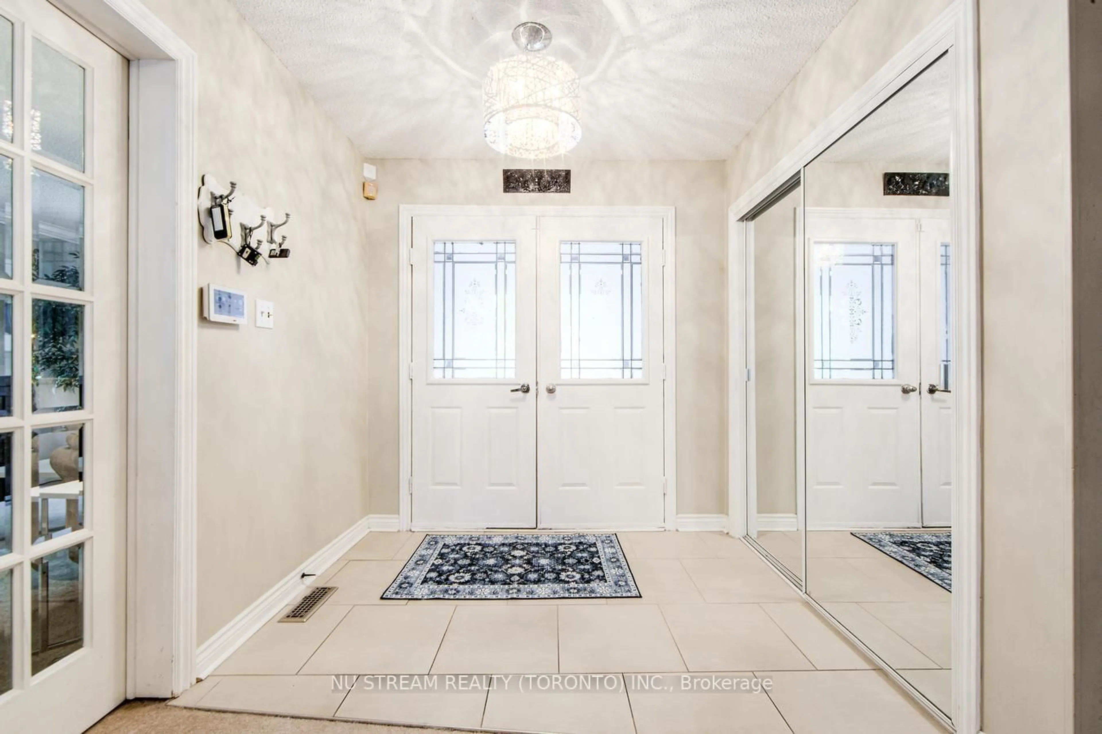 Indoor entryway for 3 Coulson Crt, Markham Ontario L3P 6G7