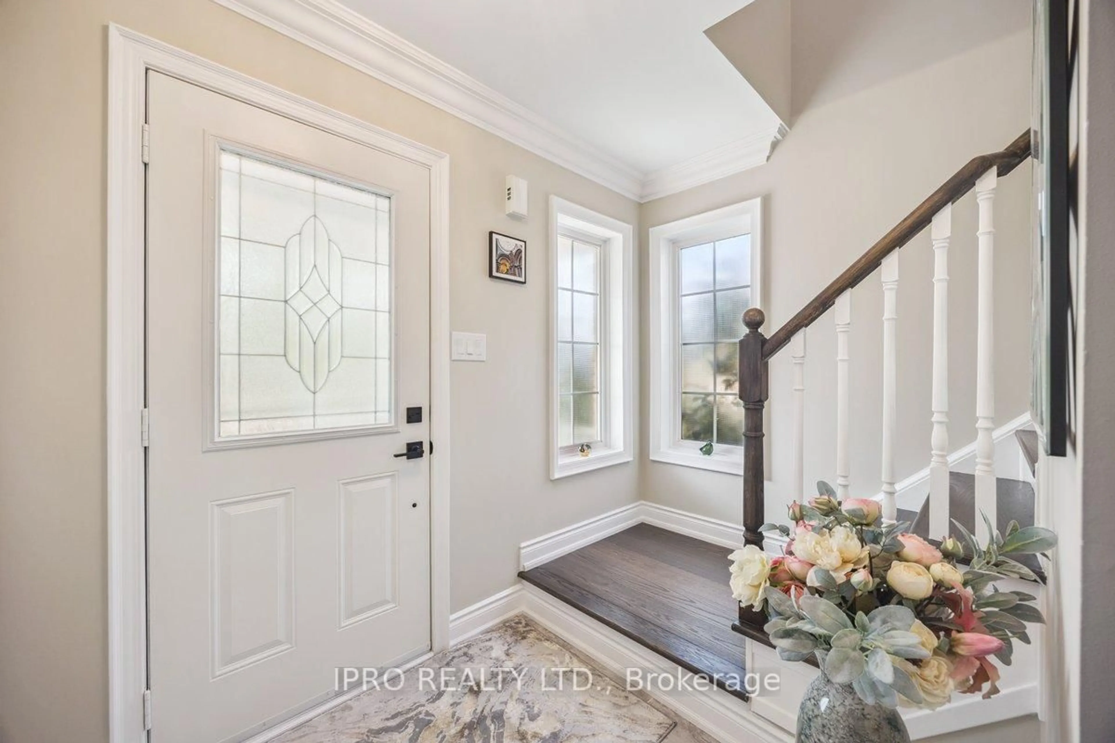 Indoor entryway for 1286 Forest St, Innisfil Ontario L9S 1Z7