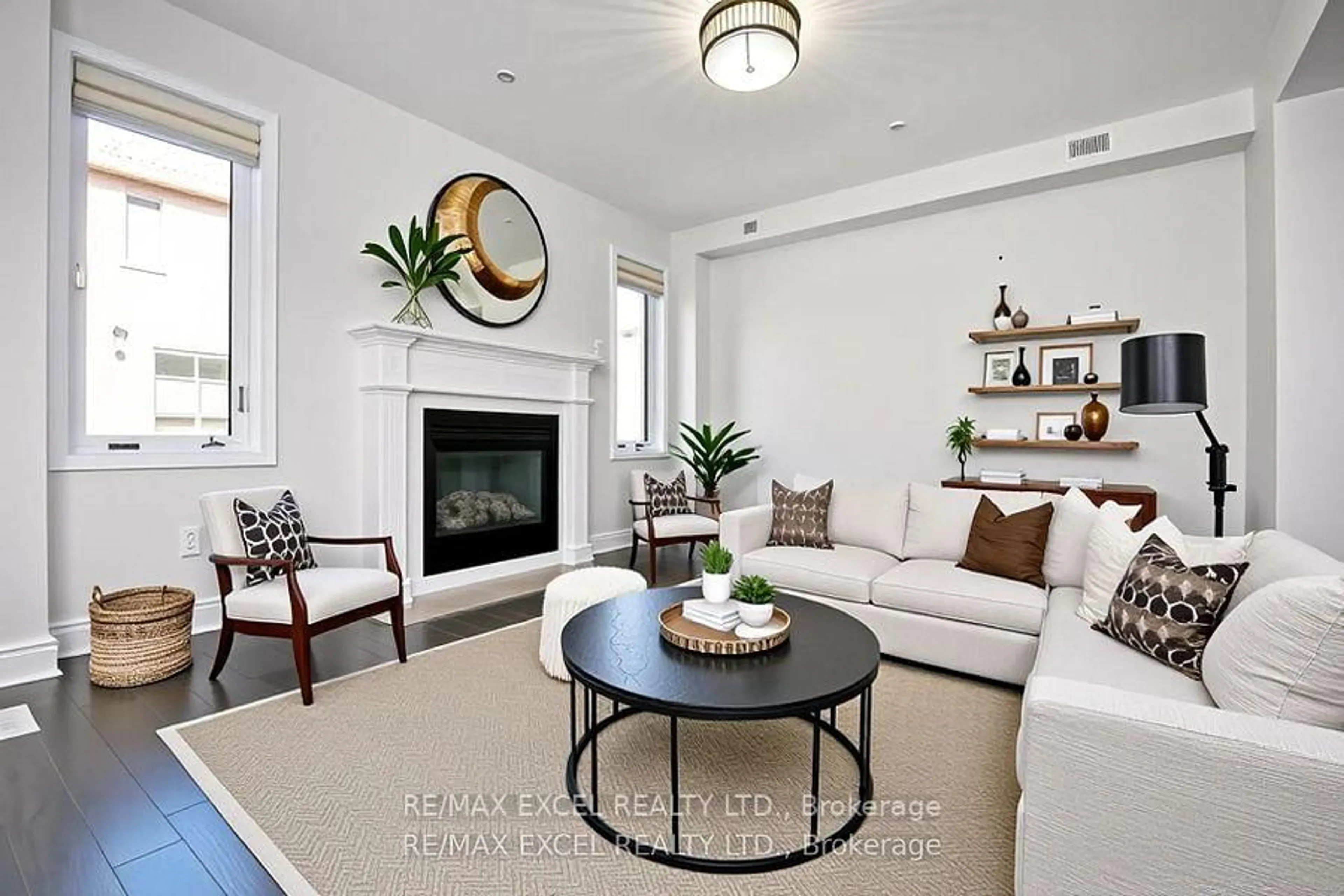 Living room with furniture, unknown for 4 Yarl Dr, Markham Ontario L3S 0G3