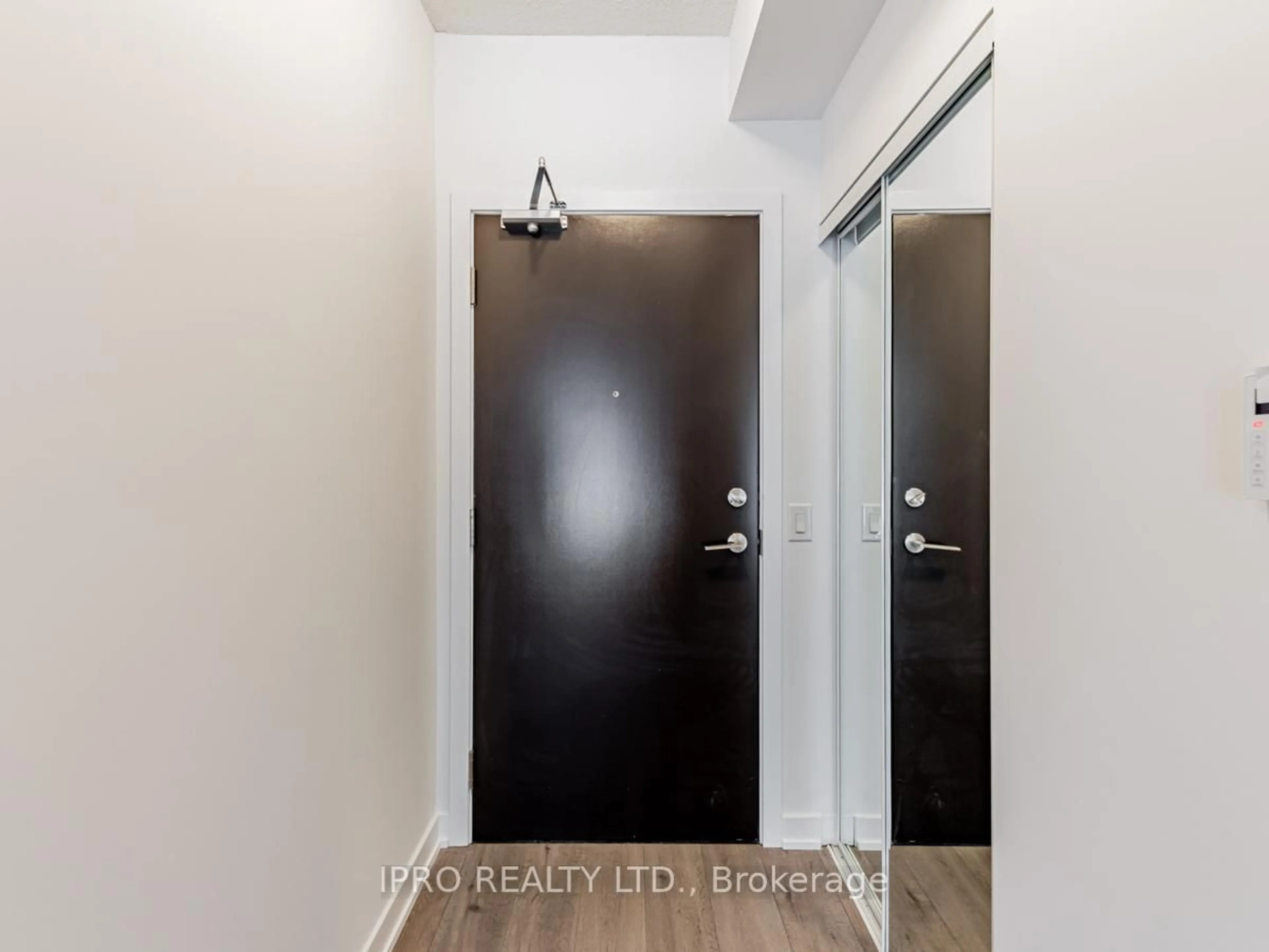 Indoor entryway for 38 Honeycrisp Cres #1011, Vaughan Ontario L4K 5C3