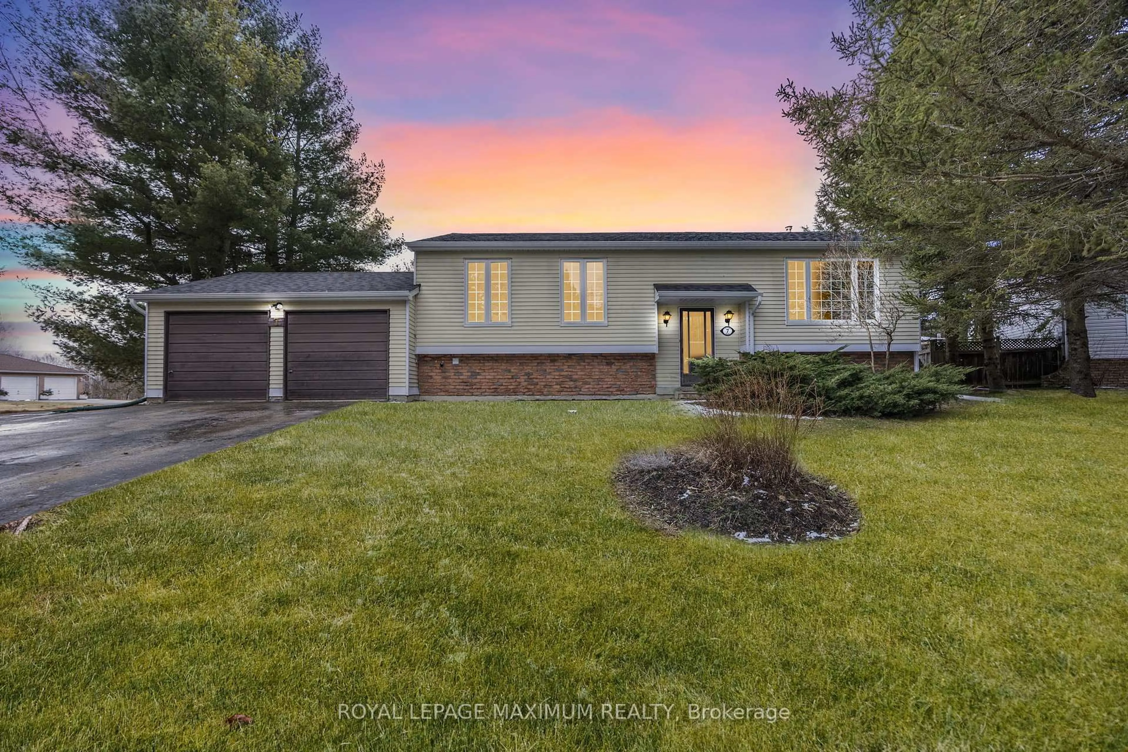 Home with vinyl exterior material, street for 7 Princess Dr, Adjala-Tosorontio Ontario L0M 1M0