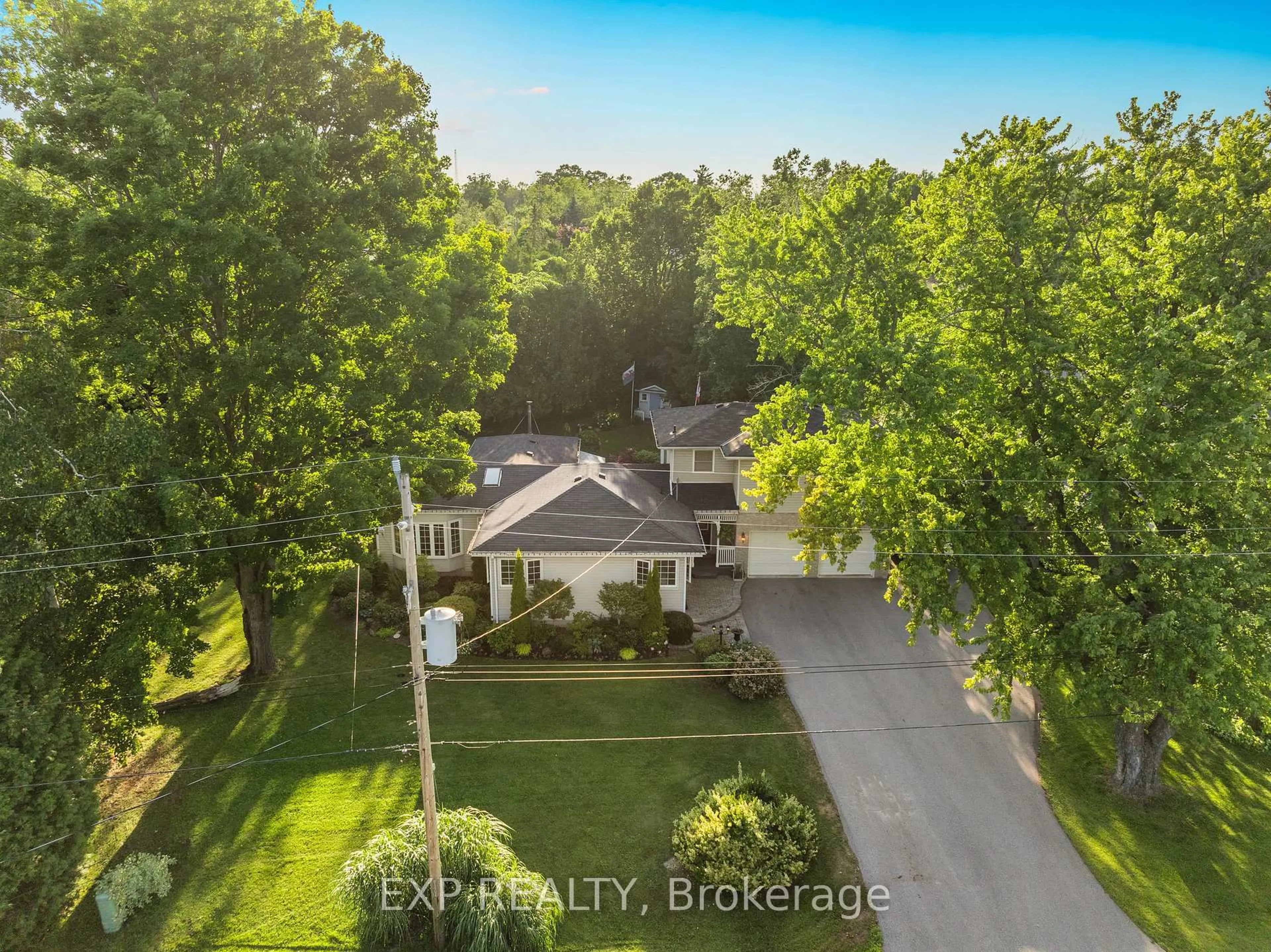 A pic from outside/outdoor area/front of a property/back of a property/a pic from drone, street for 12A Golfview Cres, Georgina Ontario L0E 1R0