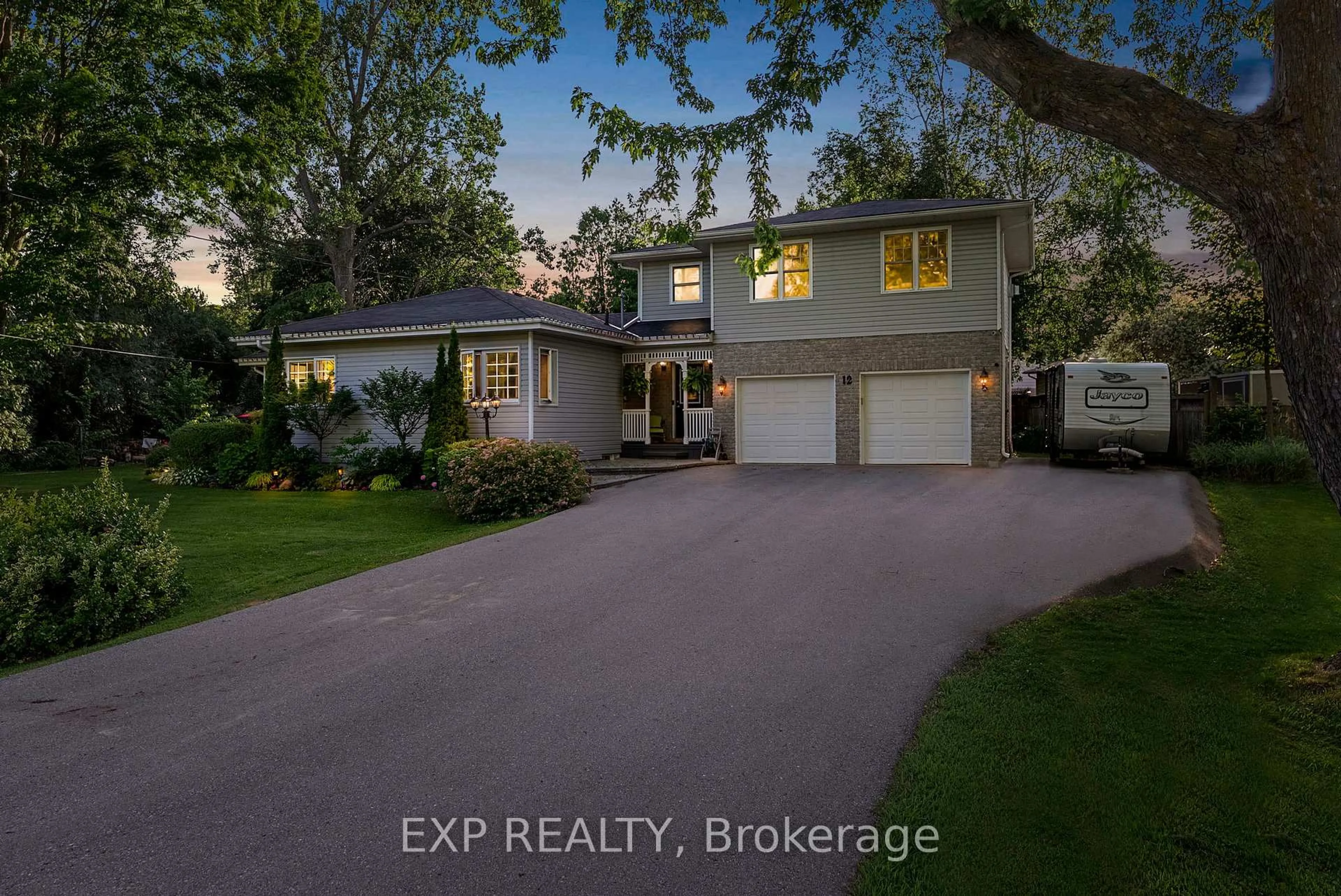 A pic from outside/outdoor area/front of a property/back of a property/a pic from drone, street for 12 Golfview Cres, Georgina Ontario L0E 1R0