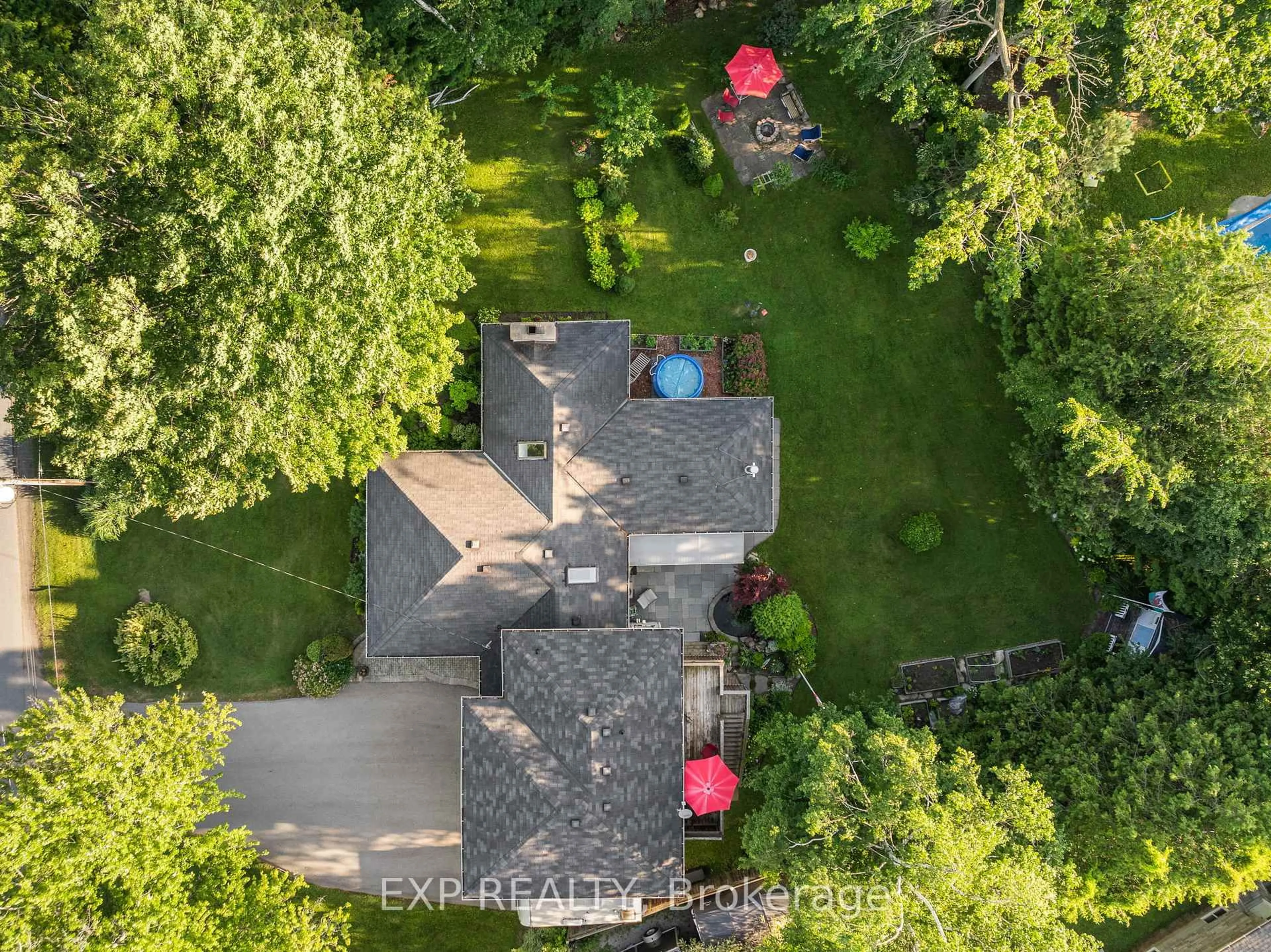 A pic from outside/outdoor area/front of a property/back of a property/a pic from drone, unknown for 12 Golfview Cres, Georgina Ontario L0E 1R0