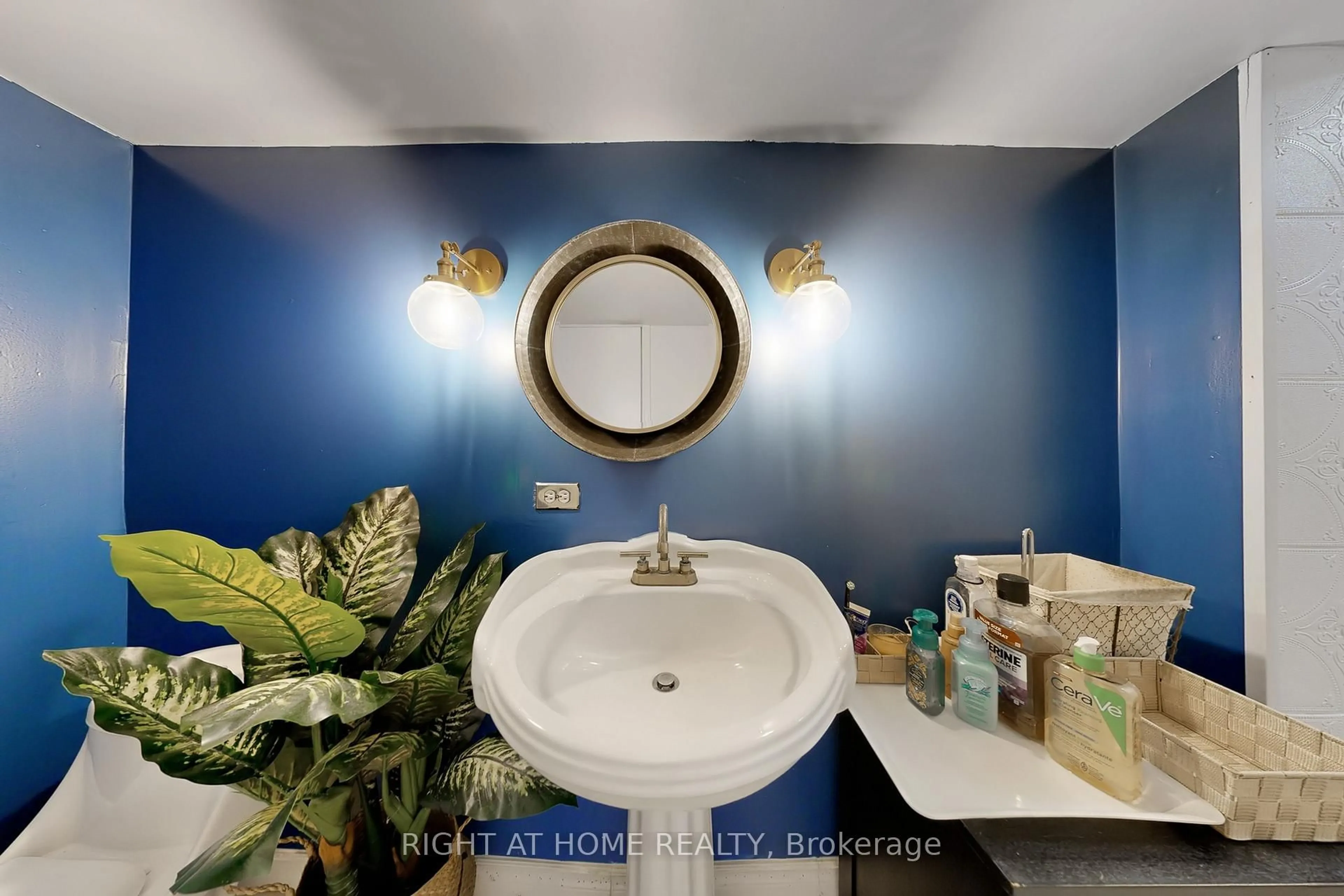 Contemporary bathroom, ceramic/tile floor for 52 Breckonwood Cres, Markham Ontario L3T 5E8