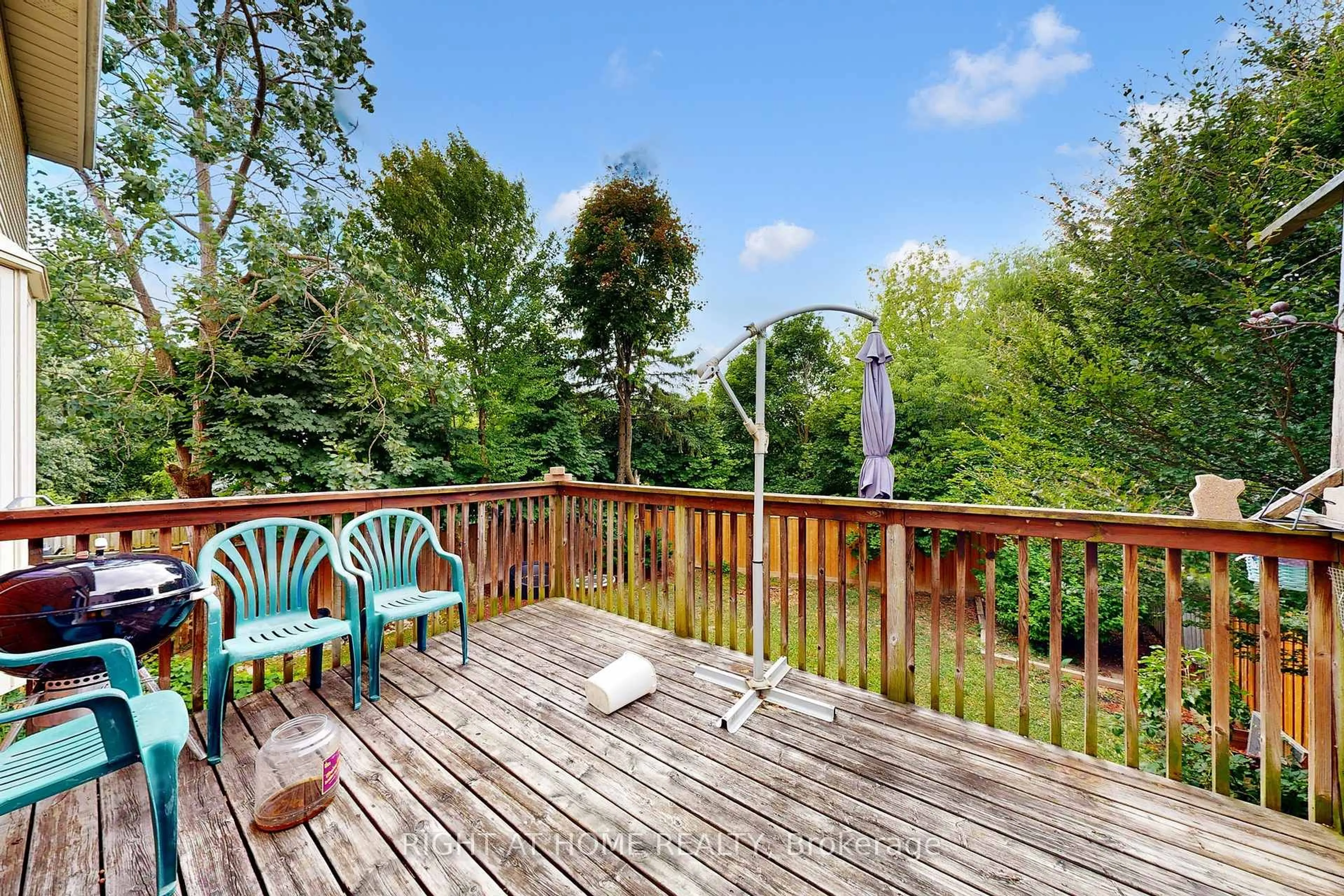Patio, forest/trees view for 52 Breckonwood Cres, Markham Ontario L3T 5E8