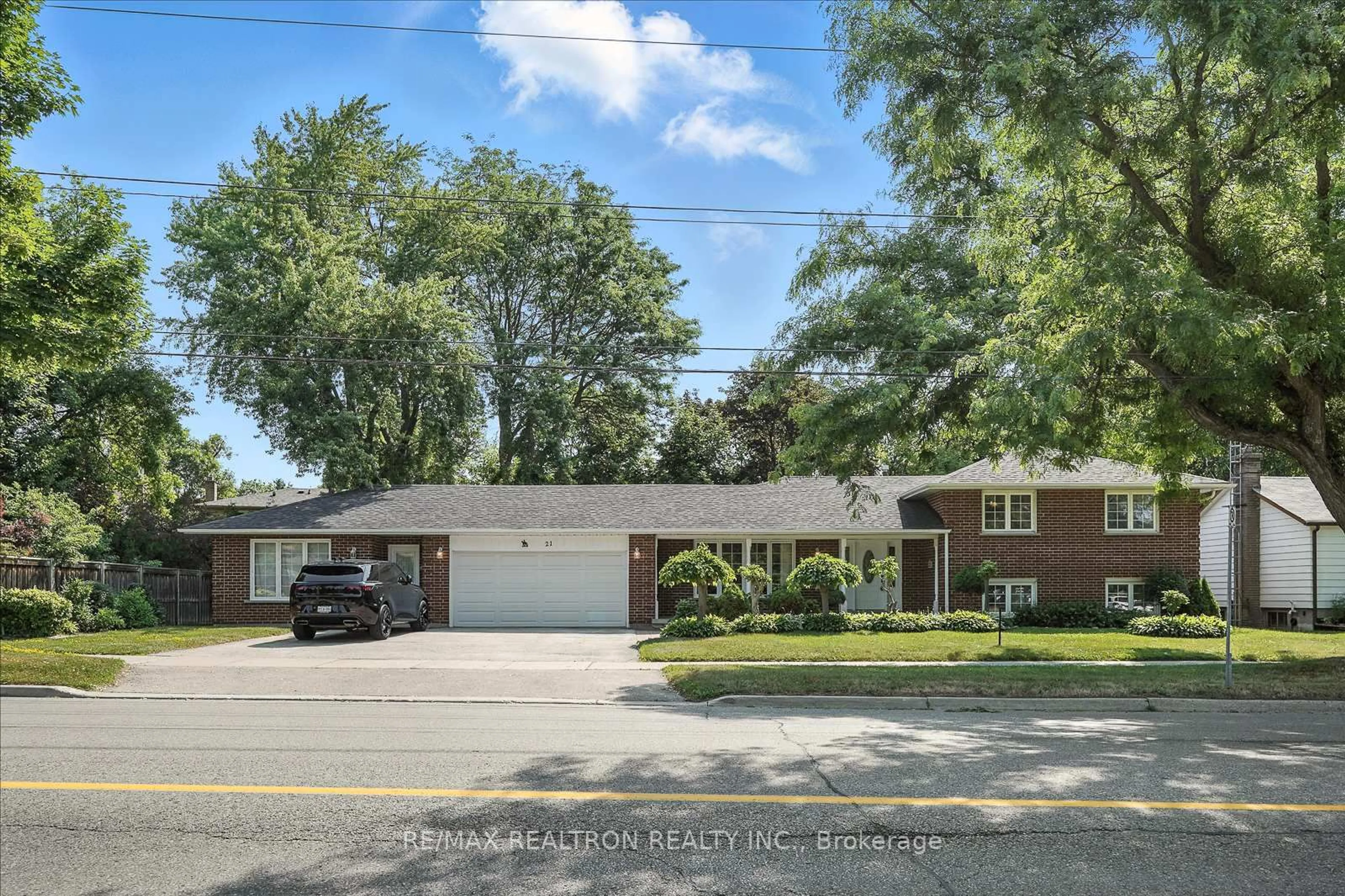 Home with brick exterior material, street for 21 Trench St, Richmond Hill Ontario L4C 3W4