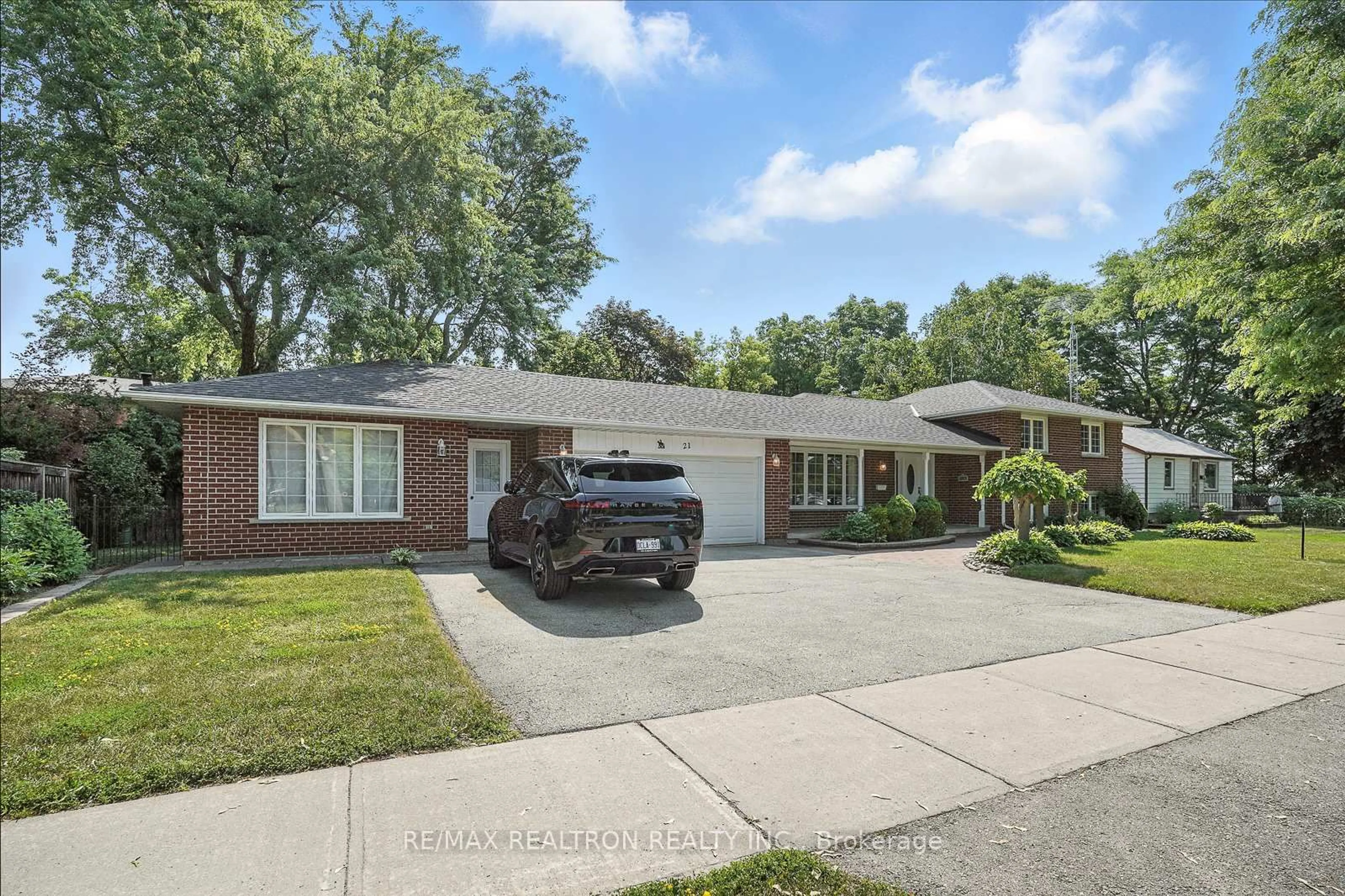 Home with brick exterior material, street for 21 Trench St, Richmond Hill Ontario L4C 3W4