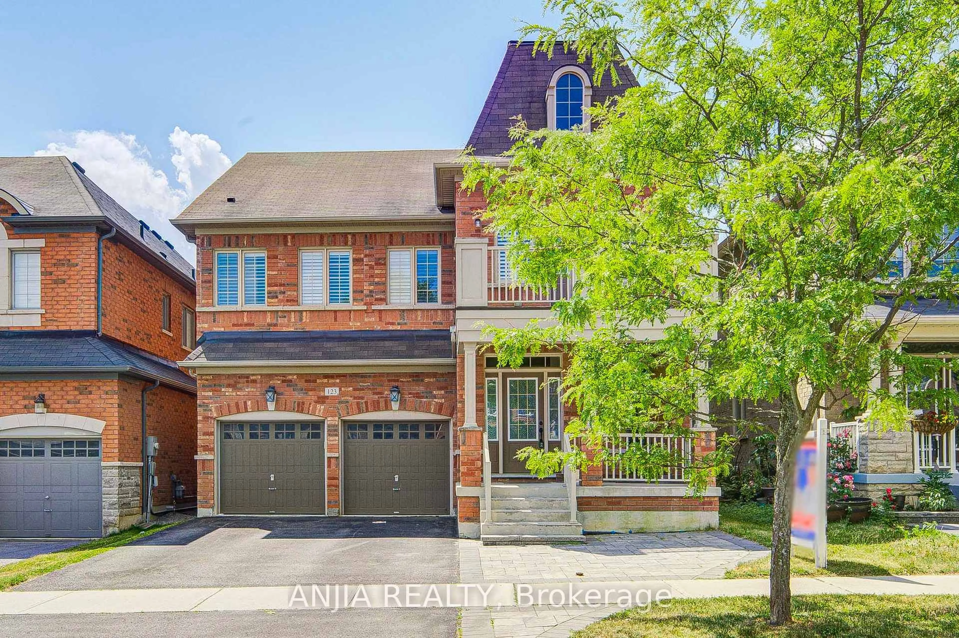 Home with brick exterior material, street for 123 Greenforest Grve, Whitchurch-Stouffville Ontario L4A 1S6