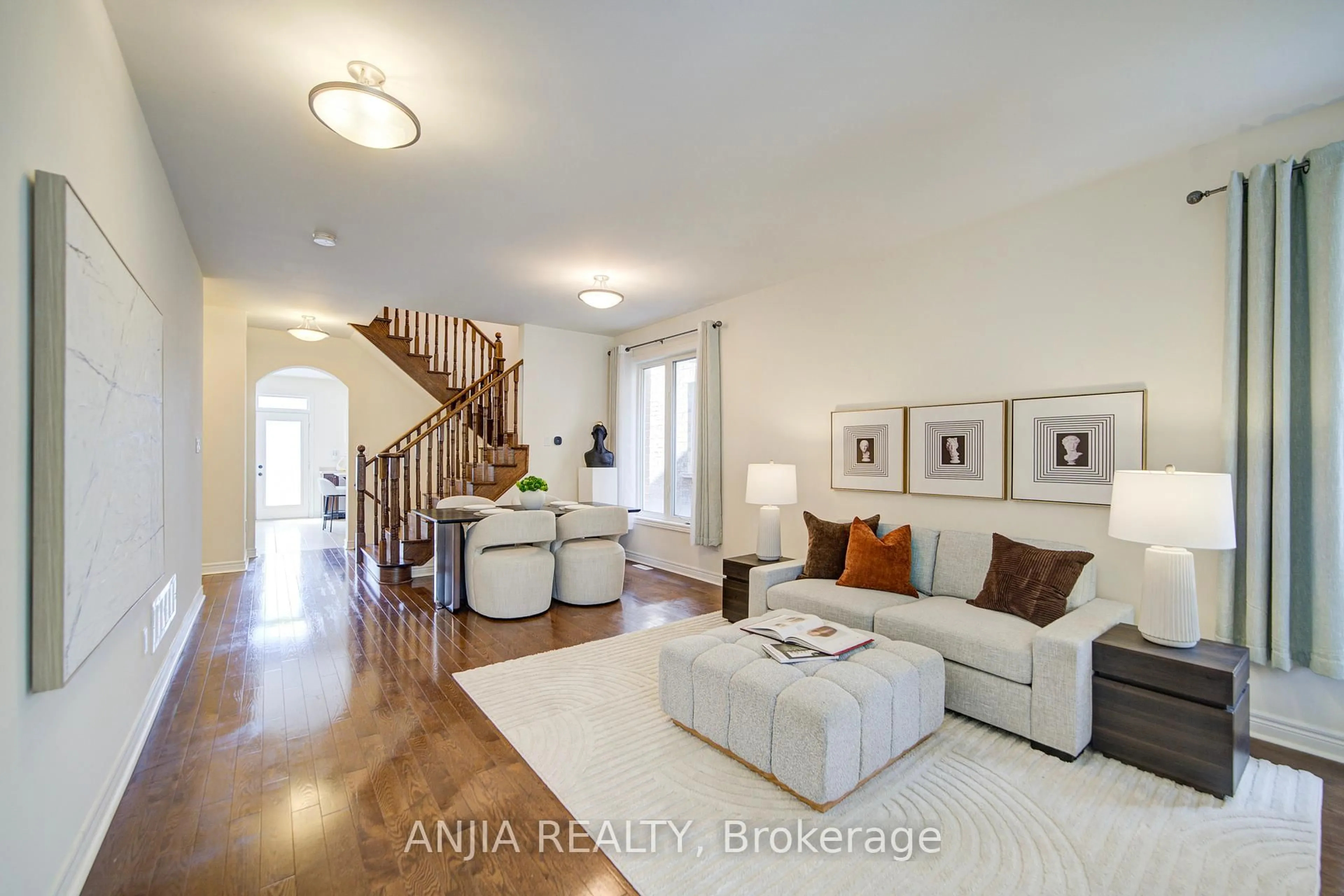 Indoor entryway for 123 Greenforest Grve, Whitchurch-Stouffville Ontario L4A 1S6