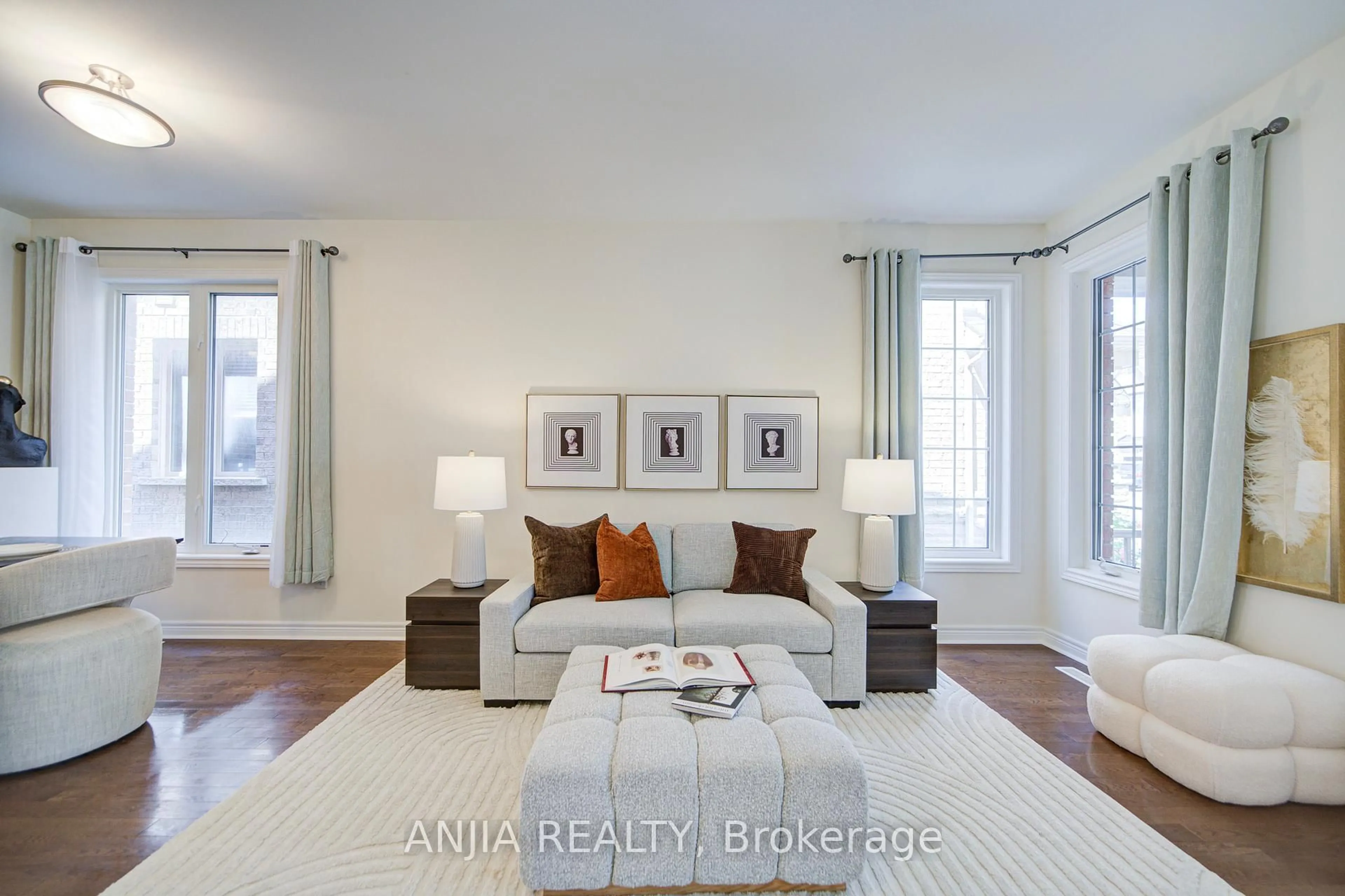 Living room with furniture, unknown for 123 Greenforest Grve, Whitchurch-Stouffville Ontario L4A 1S6