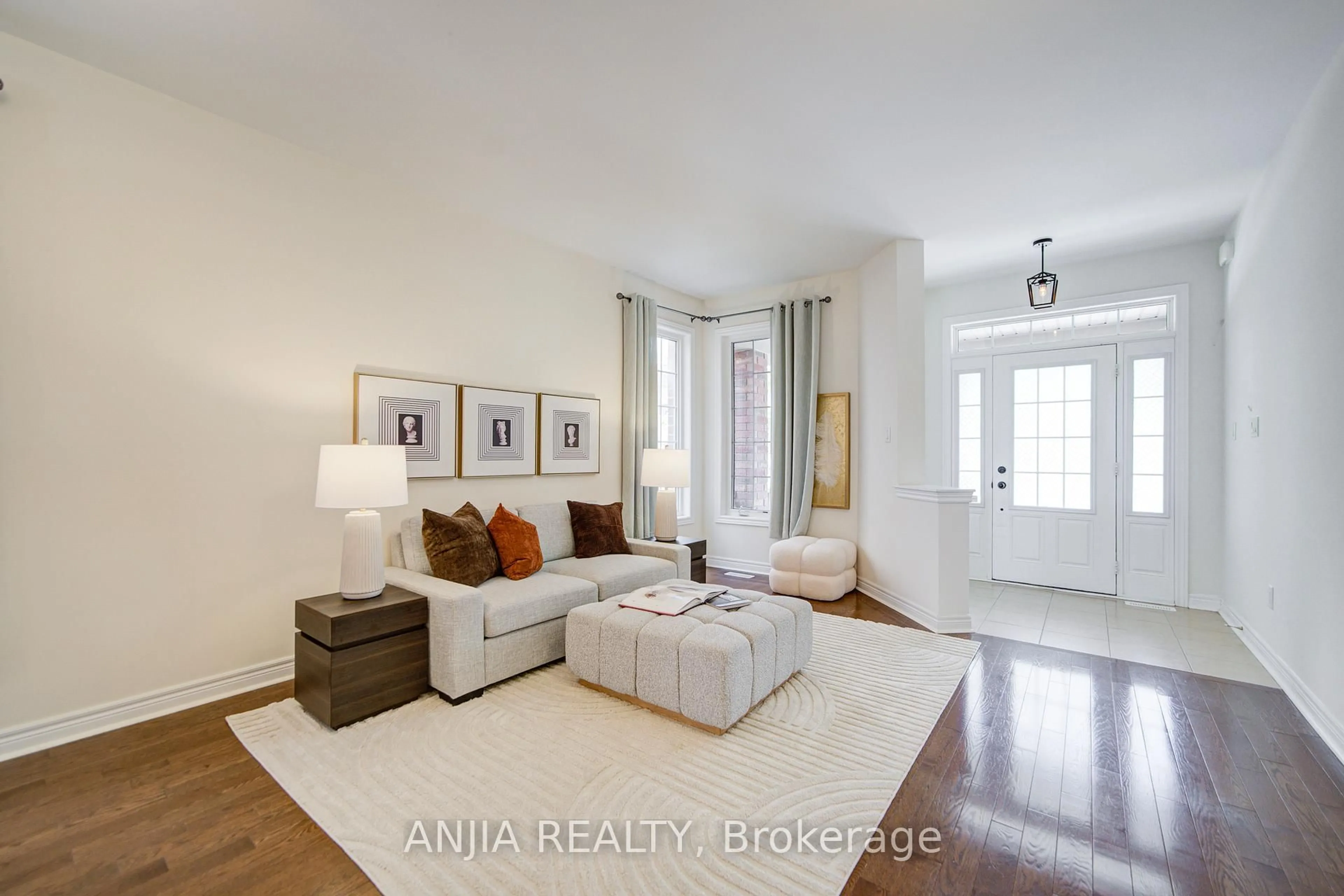 Living room with furniture, unknown for 123 Greenforest Grve, Whitchurch-Stouffville Ontario L4A 1S6