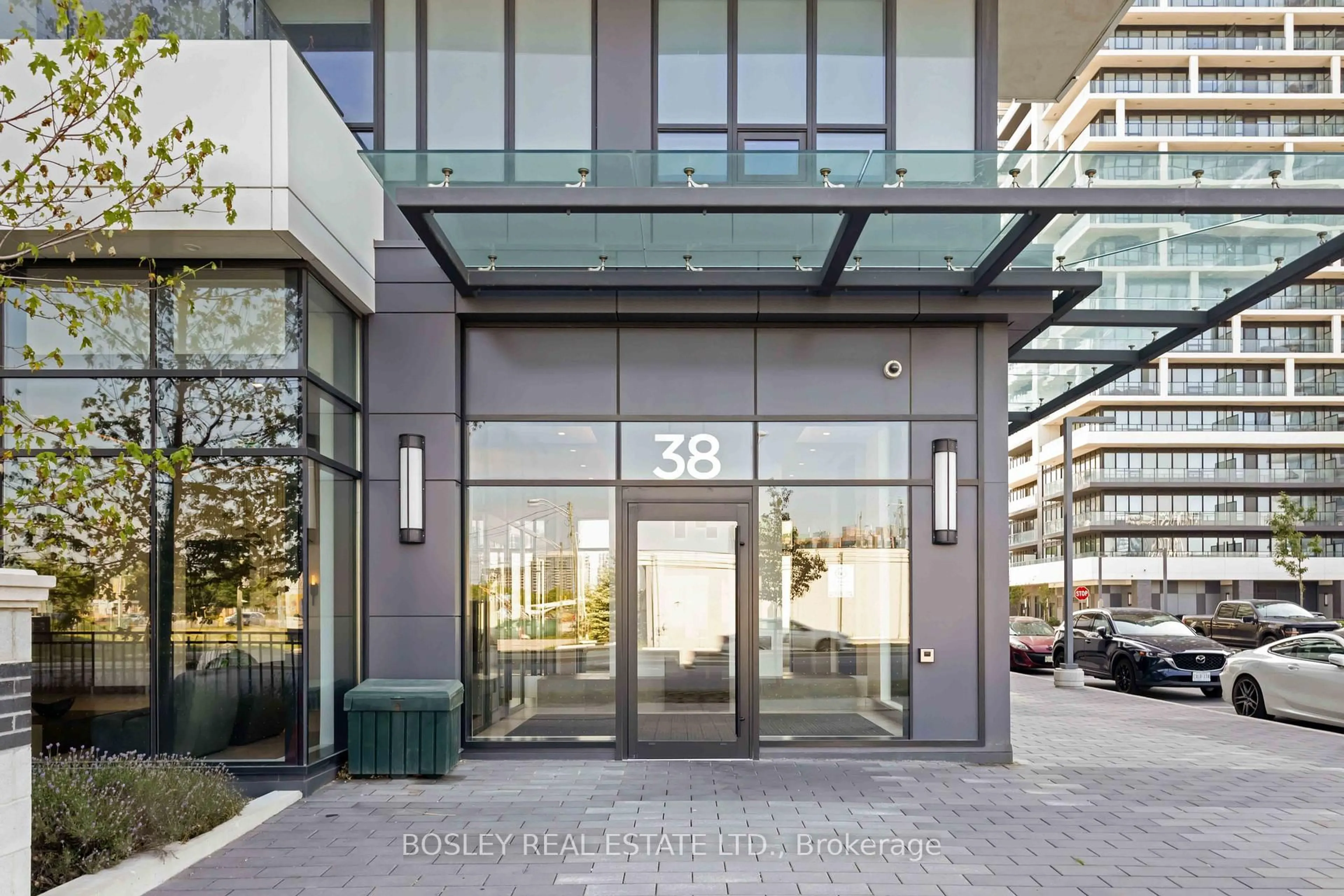 Indoor foyer for 38 Water Walk Dr #1018, Markham Ontario L3R 6M8