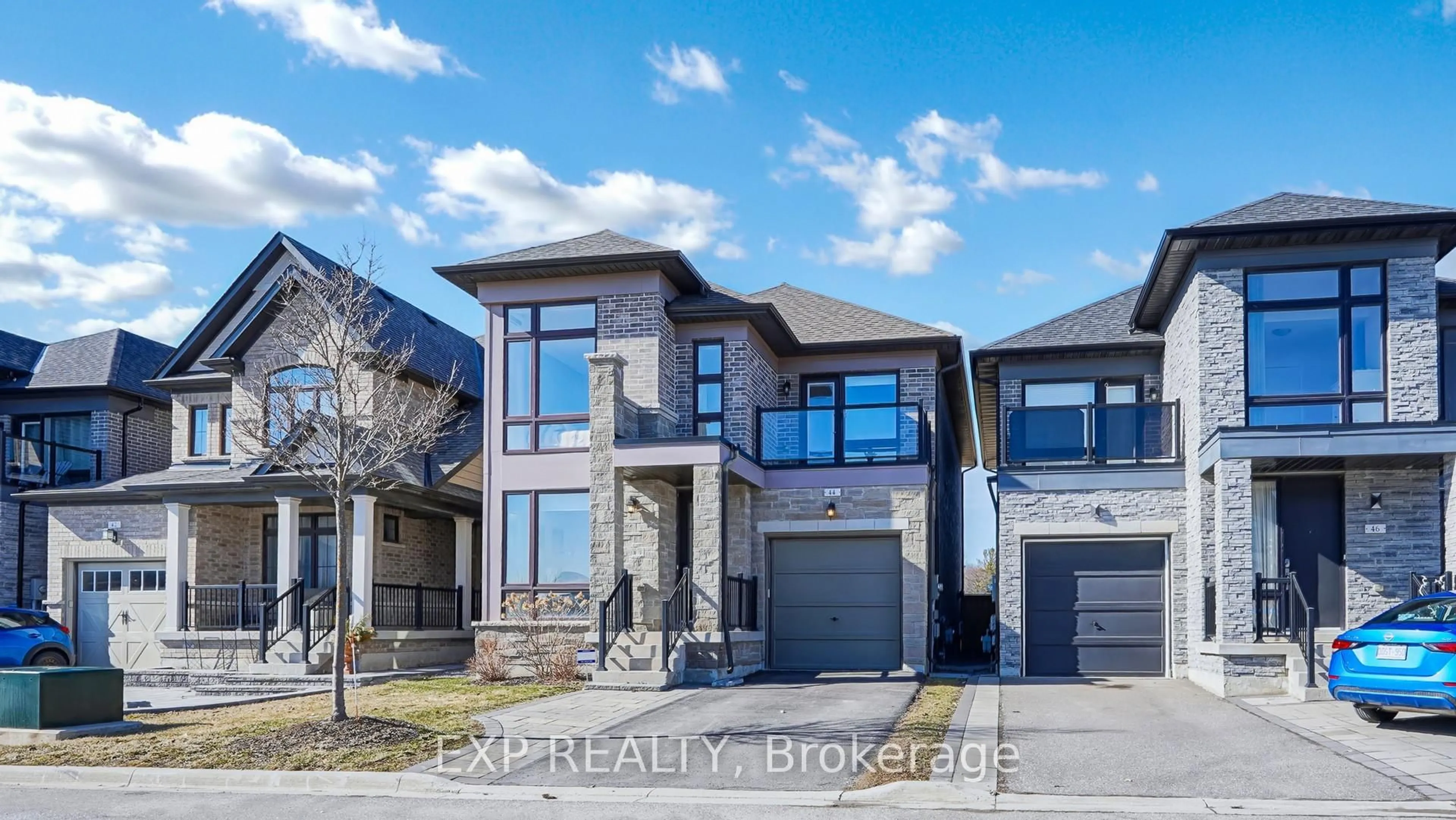 Home with brick exterior material, street for 44 Festival Crt, East Gwillimbury Ontario L9N 0N8
