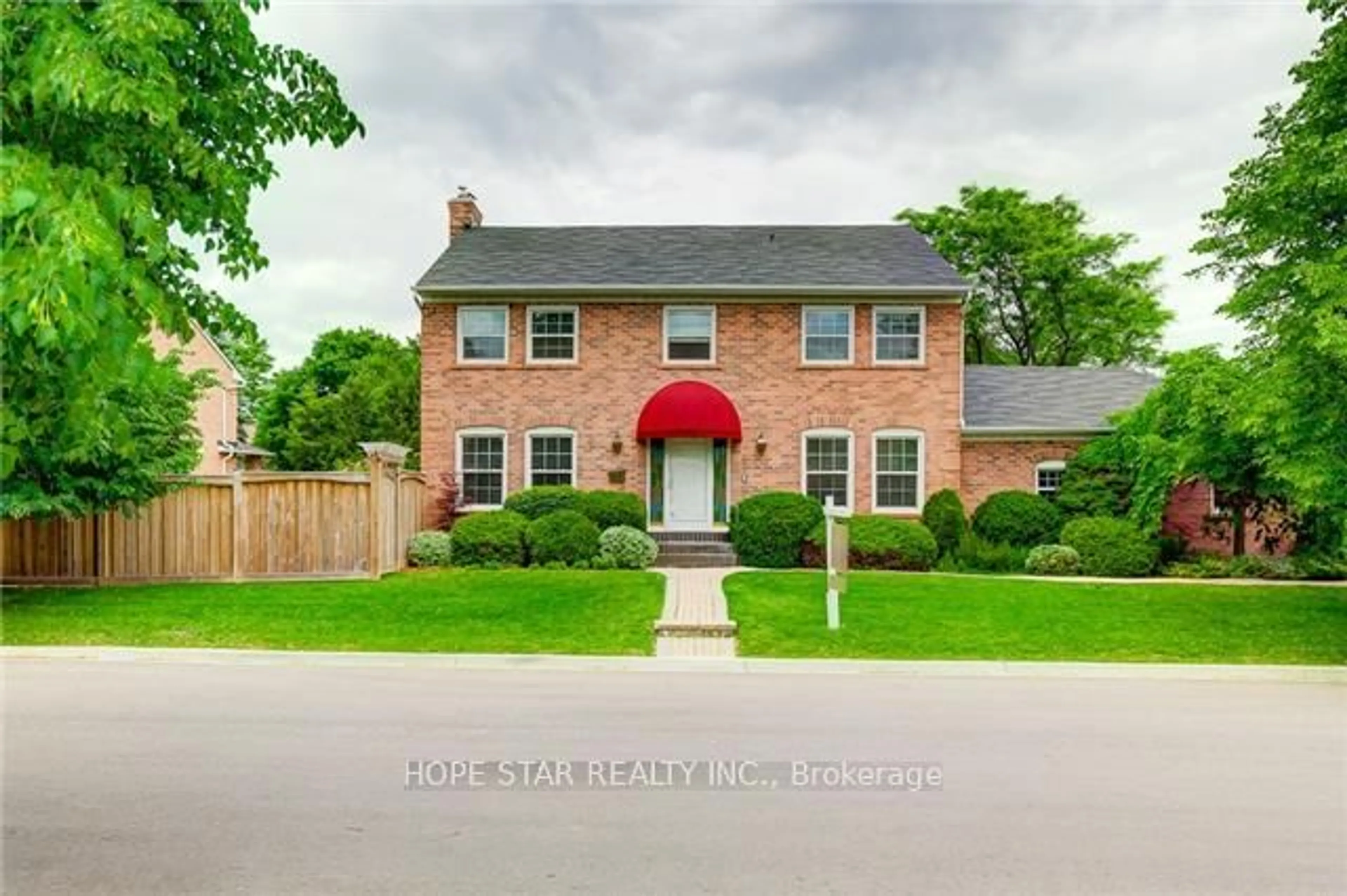 Home with brick exterior material, street for 26 Ferndell Circ, Markham Ontario L3R 3Y8