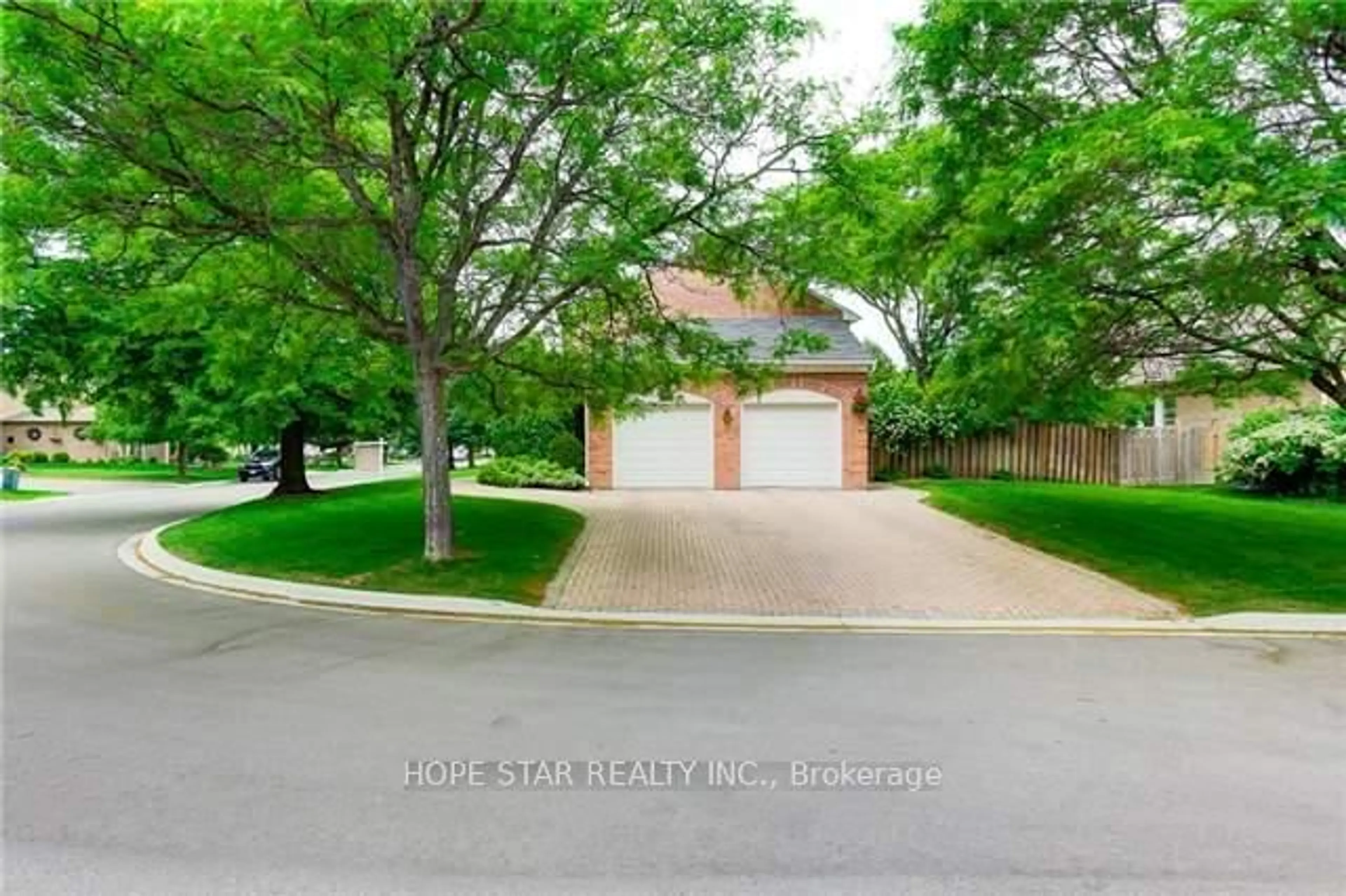 A pic from outside/outdoor area/front of a property/back of a property/a pic from drone, street for 26 Ferndell Circ, Markham Ontario L3R 3Y8