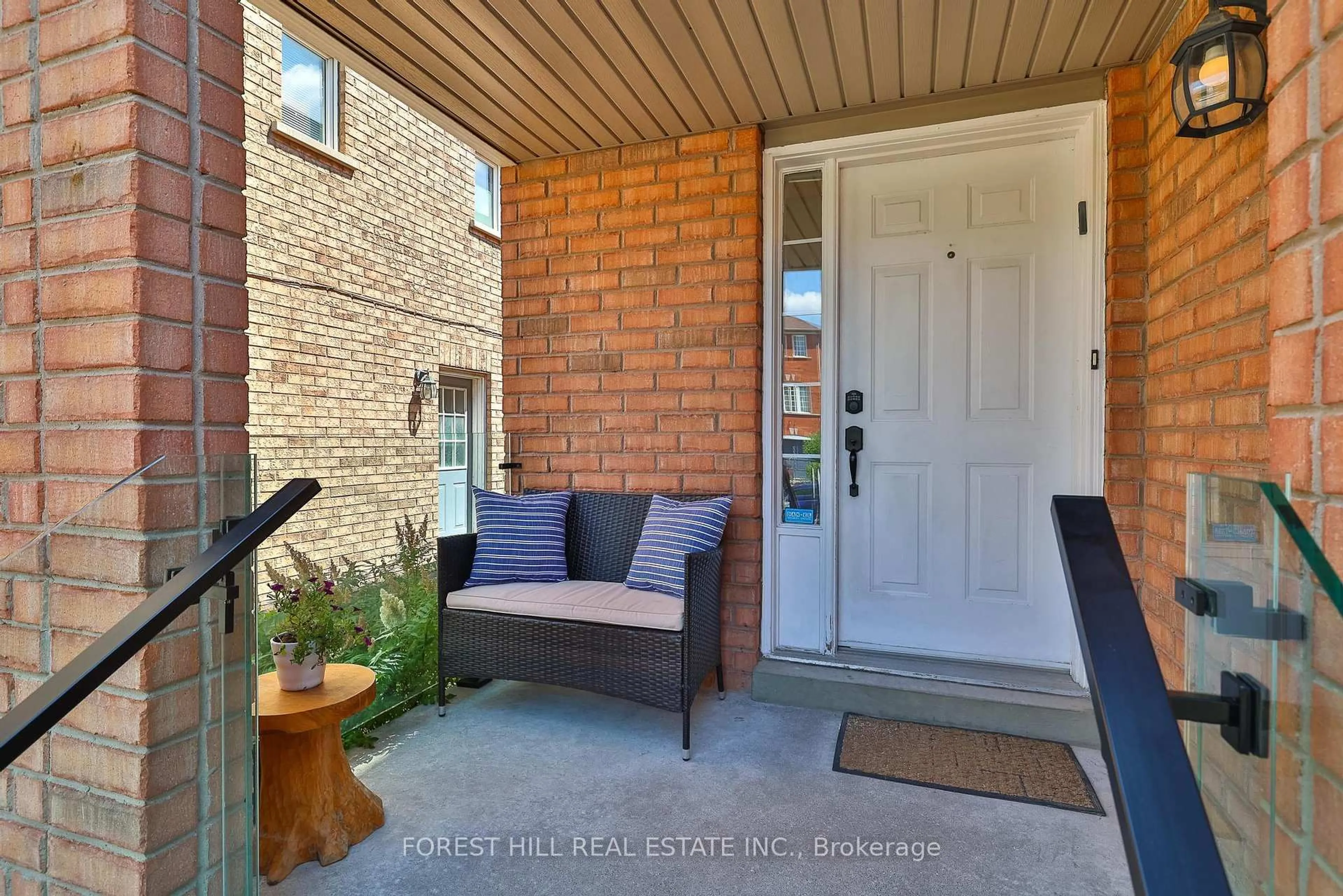 Indoor entryway for 27 Yellowood Circ, Vaughan Ontario L4J 8M1