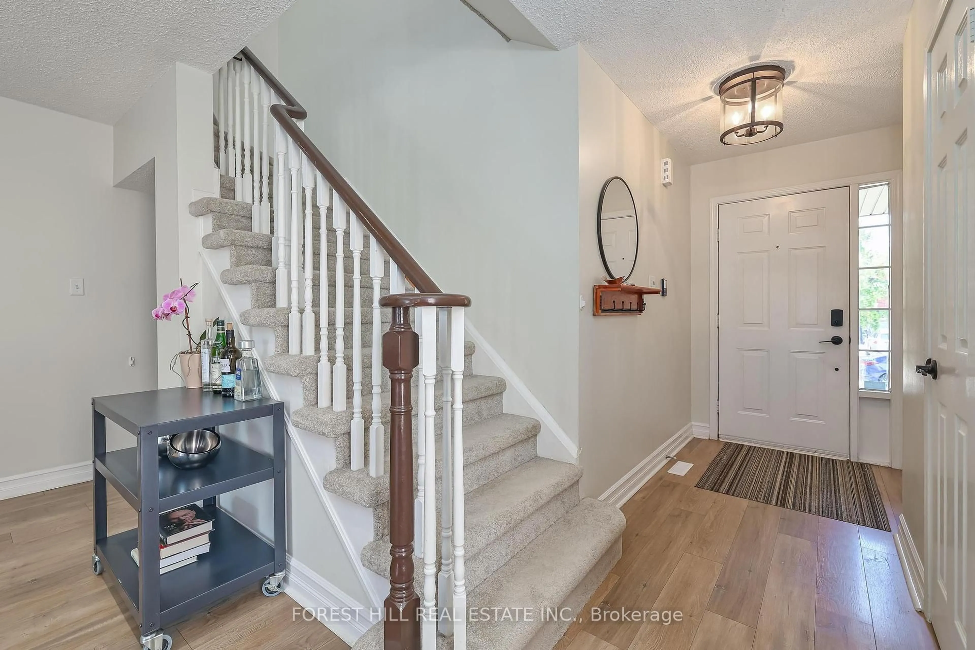 Indoor entryway for 27 Yellowood Circ, Vaughan Ontario L4J 8M1