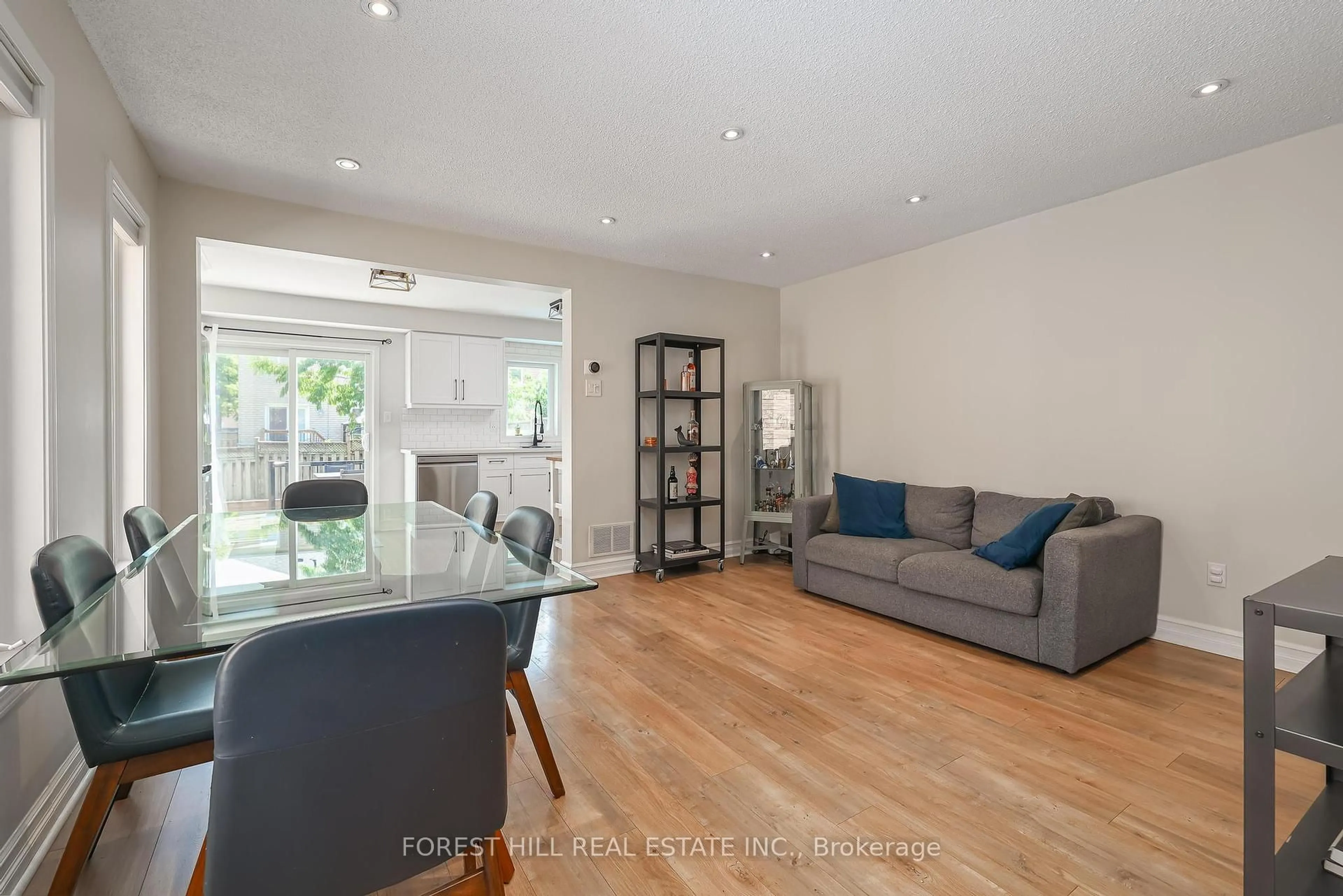 Living room with furniture, wood/laminate floor for 27 Yellowood Circ, Vaughan Ontario L4J 8M1