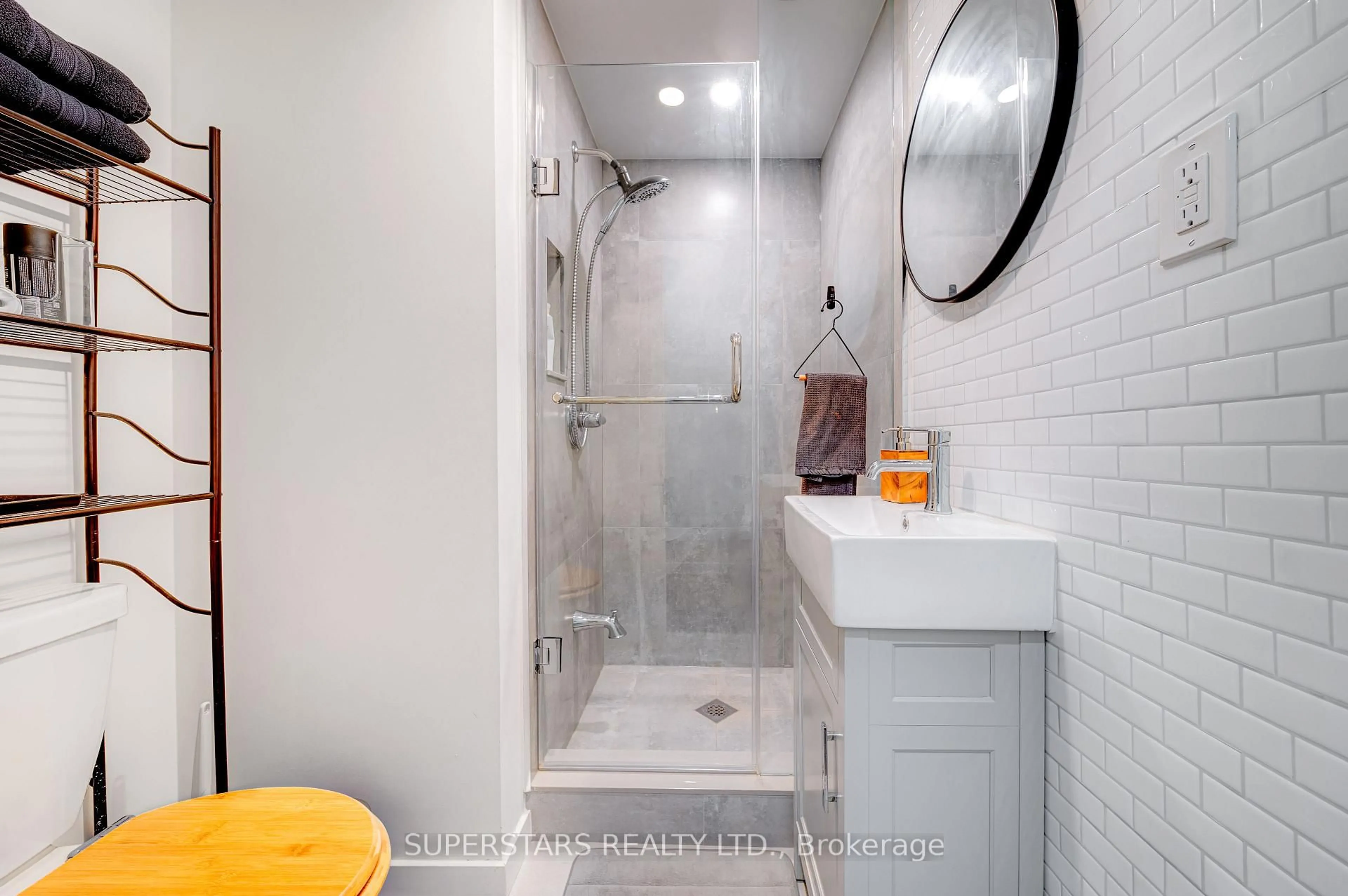 Standard bathroom, ceramic/tile floor for 58 Armillo Pl, Markham Ontario L6E 0V4