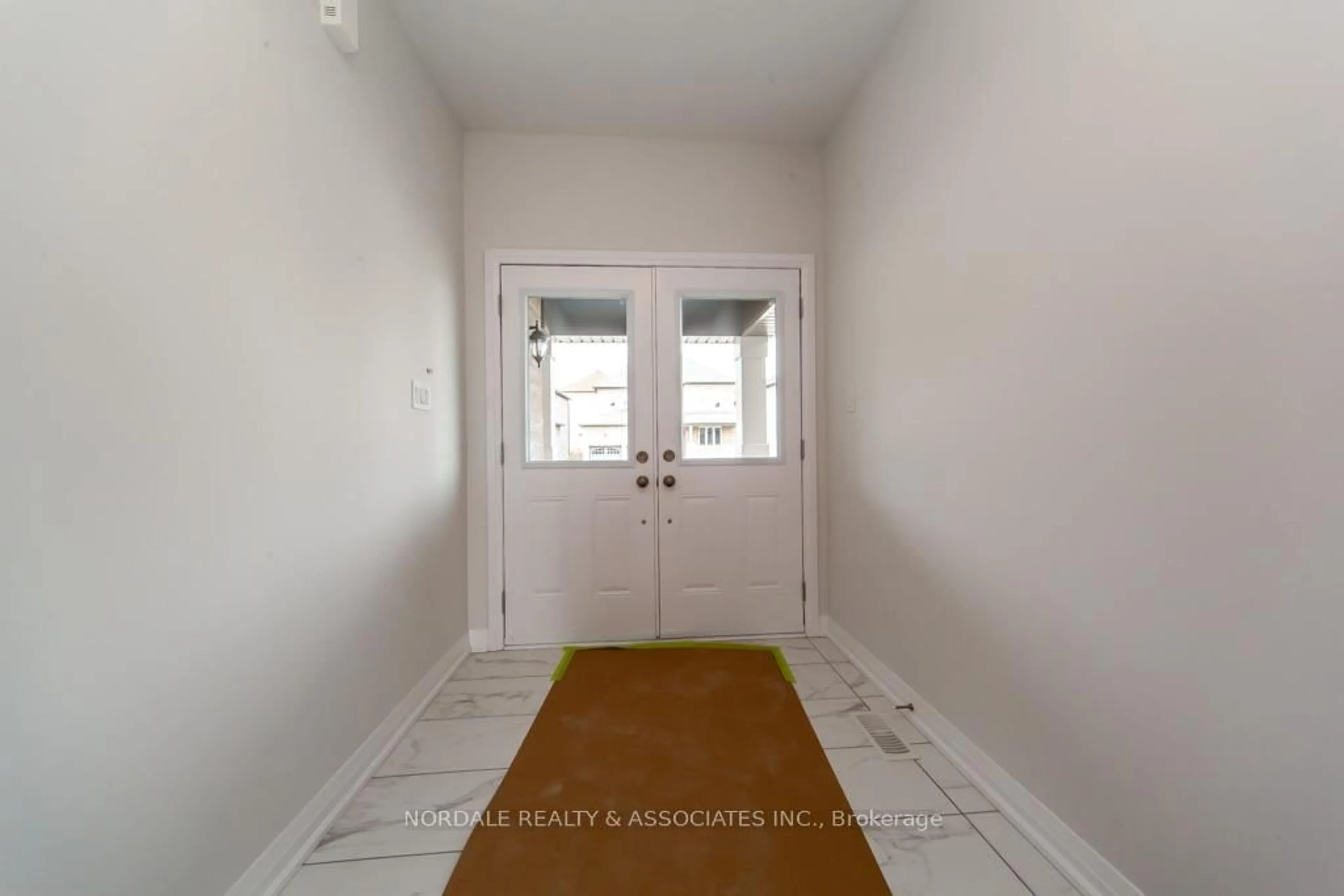 Indoor entryway for 1393 STOVELL Cres, Innisfil Ontario L0L 1W0