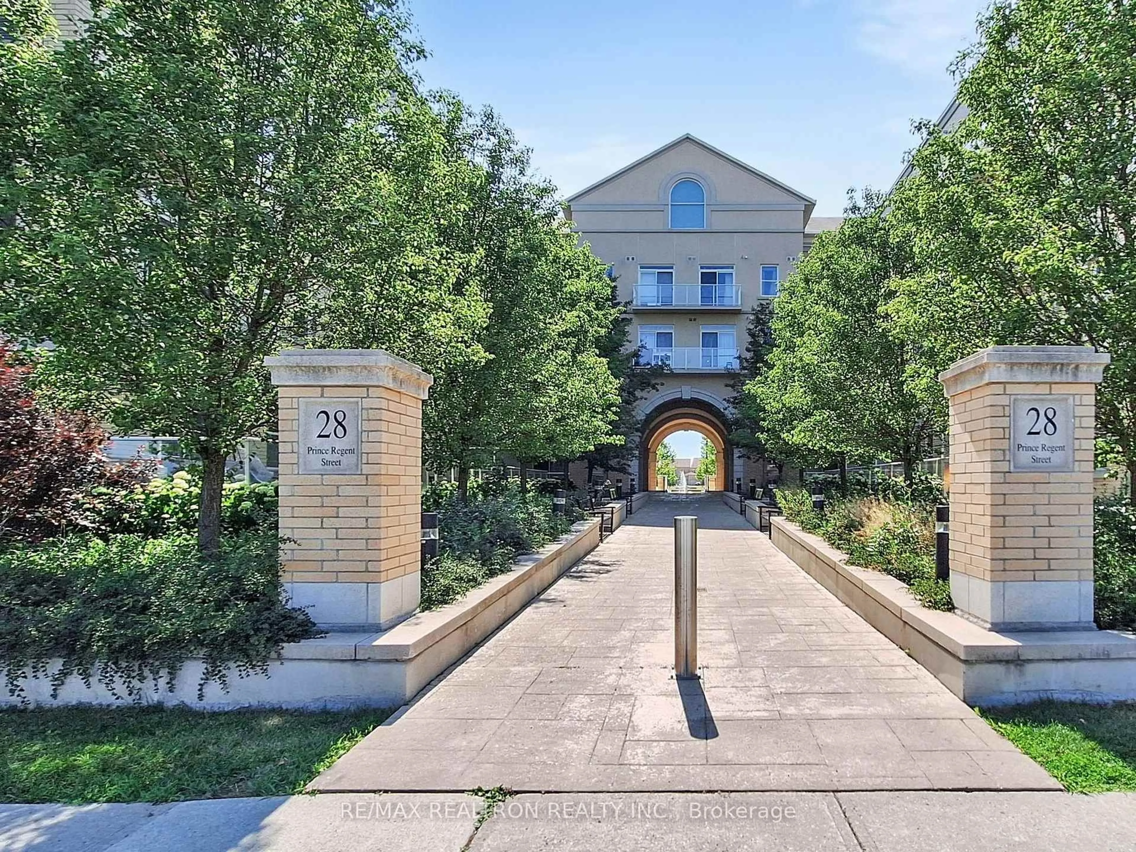 Indoor foyer for 28 Prince Regent St #126, Markham Ontario L6C 0V5