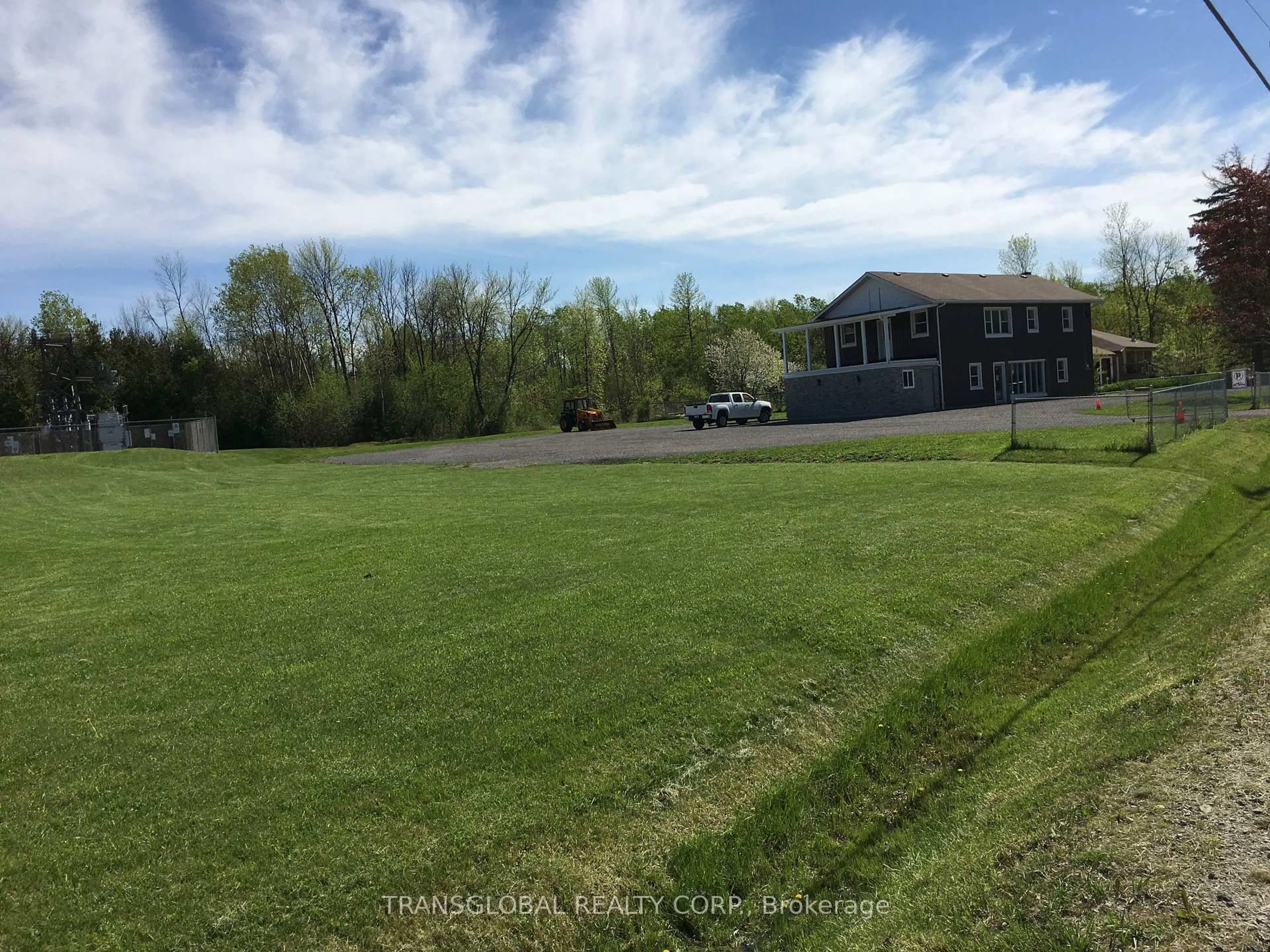 A pic from outside/outdoor area/front of a property/back of a property/a pic from drone, unknown for 1035 Metro Rd, Georgina Ontario L4P 3E9