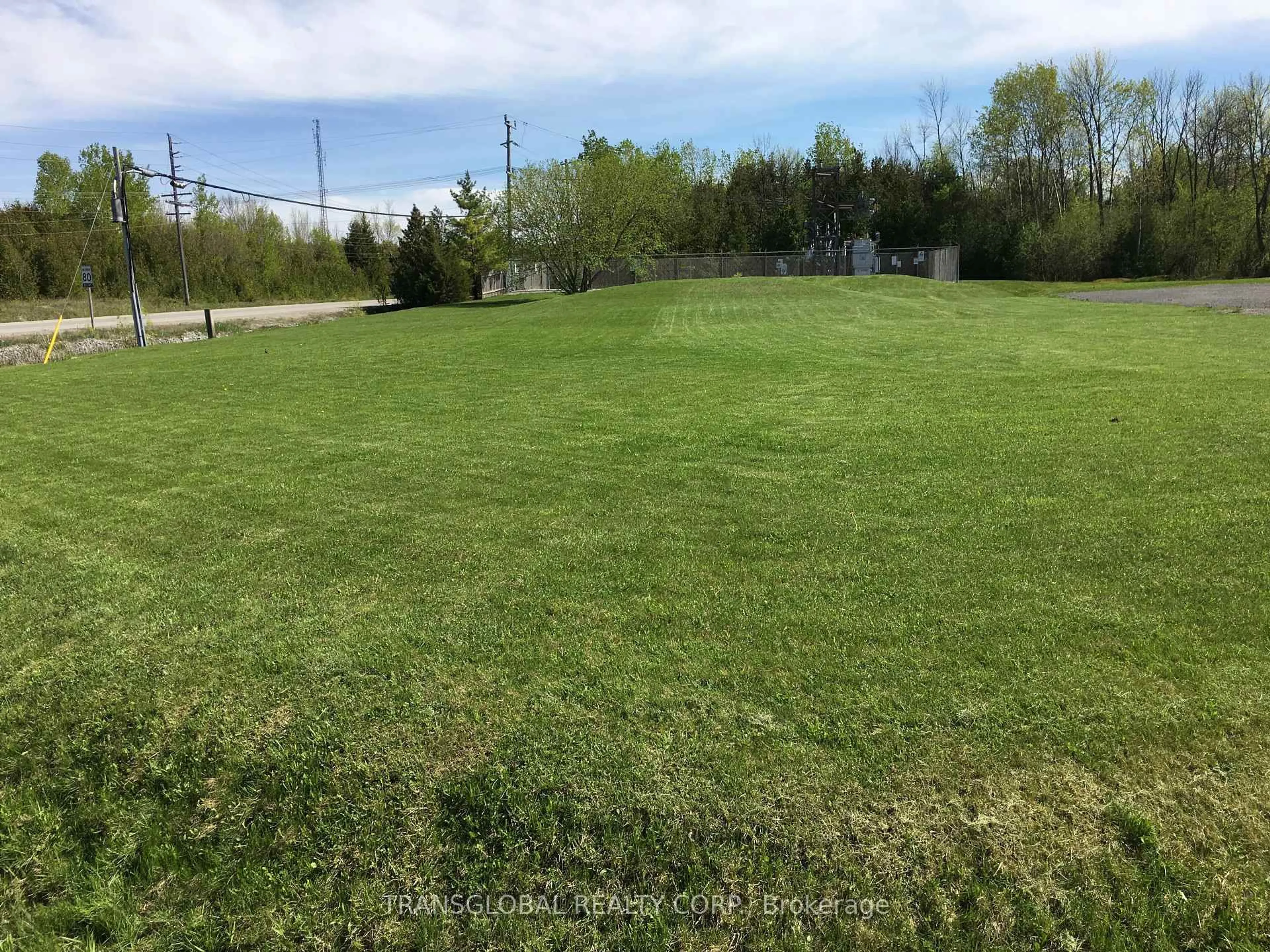 A pic from outside/outdoor area/front of a property/back of a property/a pic from drone, unknown for 1035 Metro Rd, Georgina Ontario L4P 3E9