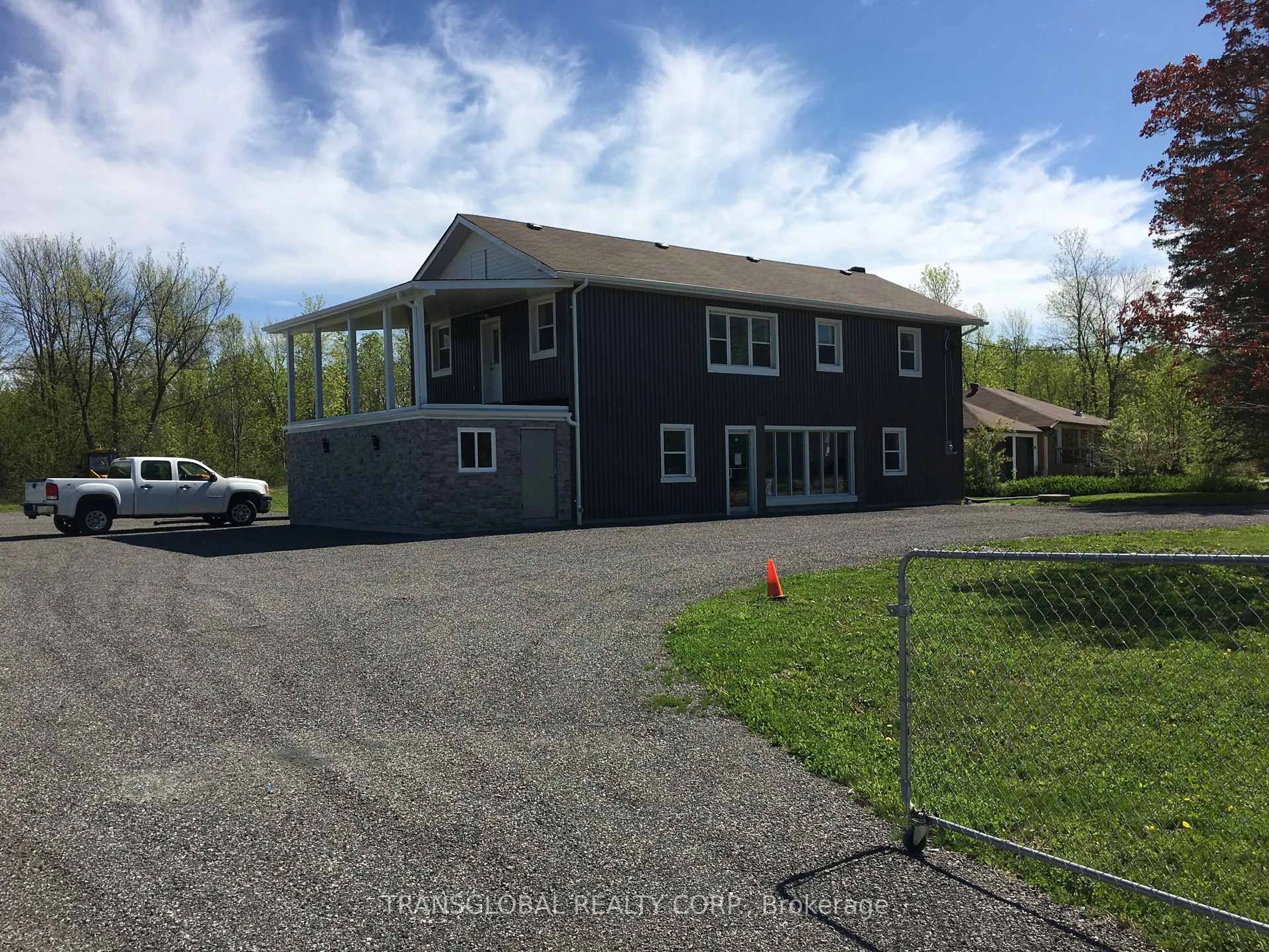 A pic from outside/outdoor area/front of a property/back of a property/a pic from drone, building for 1035 Metro Rd, Georgina Ontario L4P 3E9