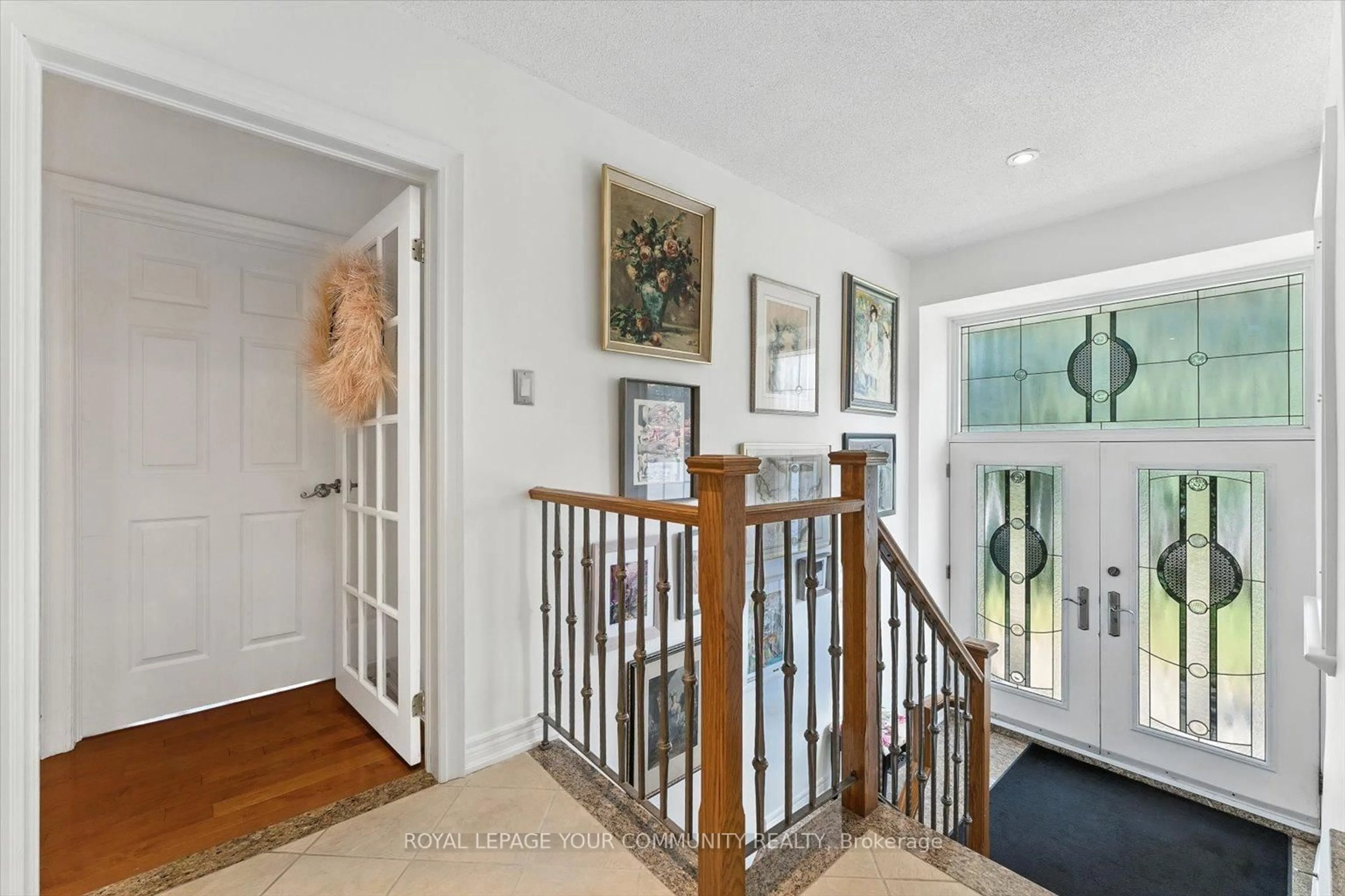 Indoor entryway for 19 Weller Cres, Vaughan Ontario L6A 1E5