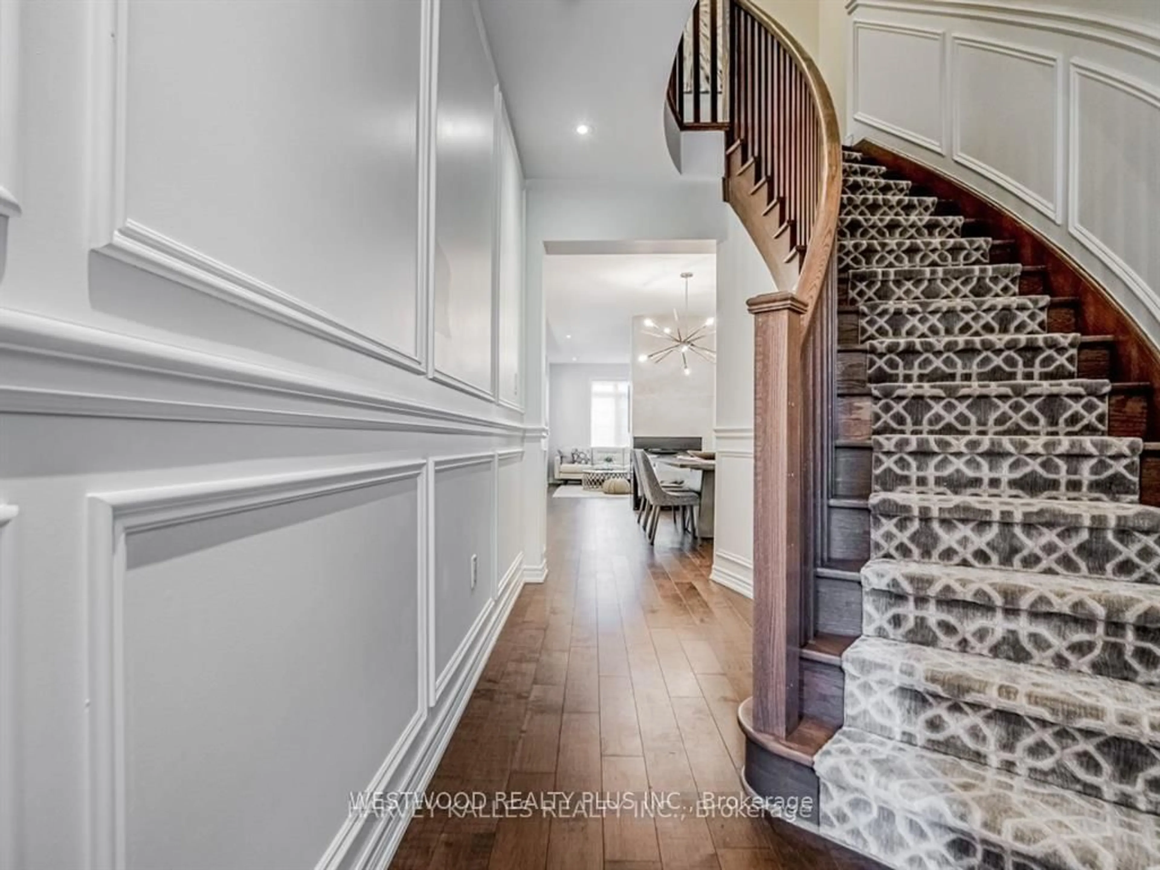 Indoor entryway for 9 Caliber Crt, King Ontario L0G 1N0