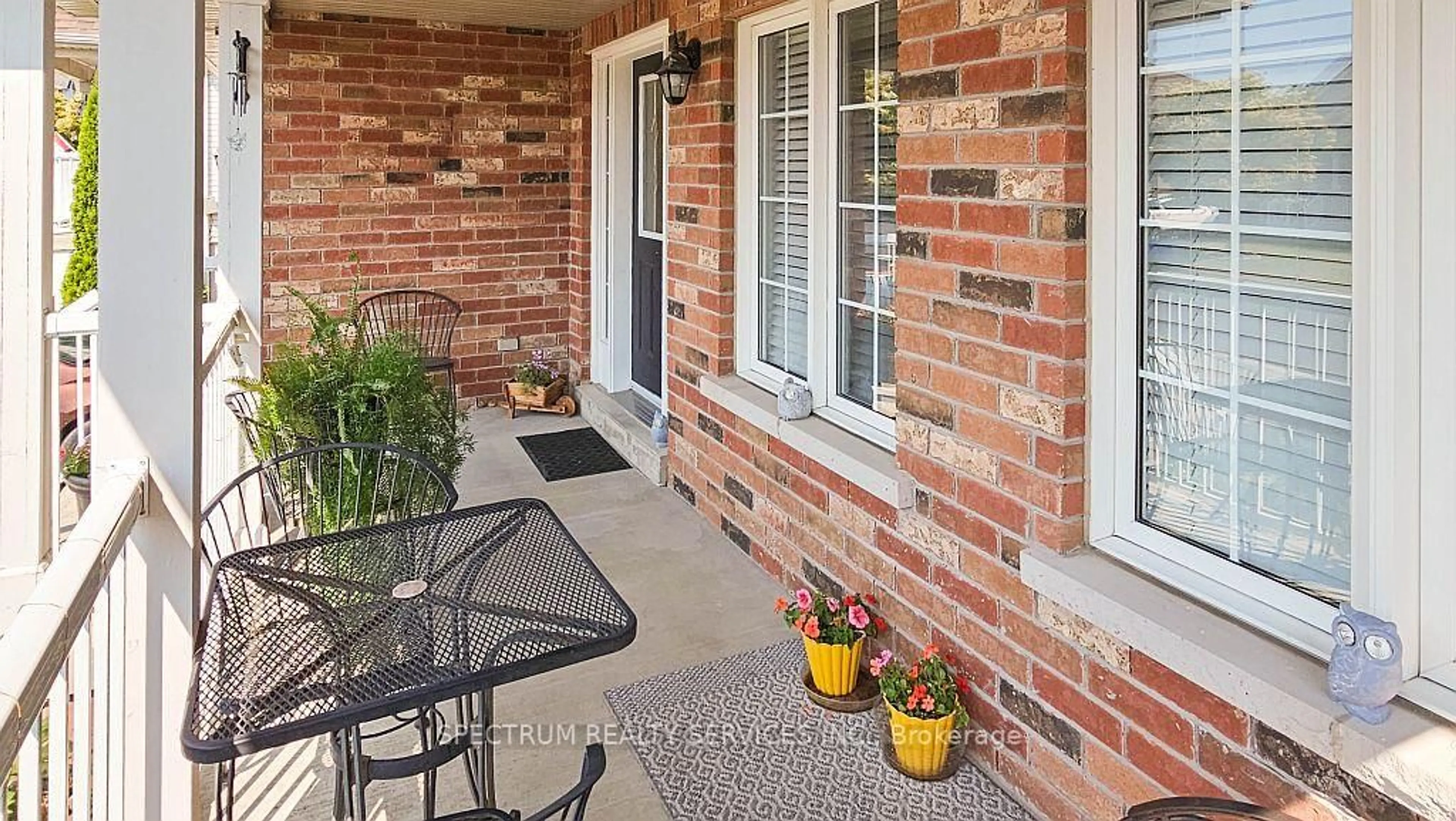 Patio, street for 74 Ian Dr, Georgina Ontario L4P 4G3