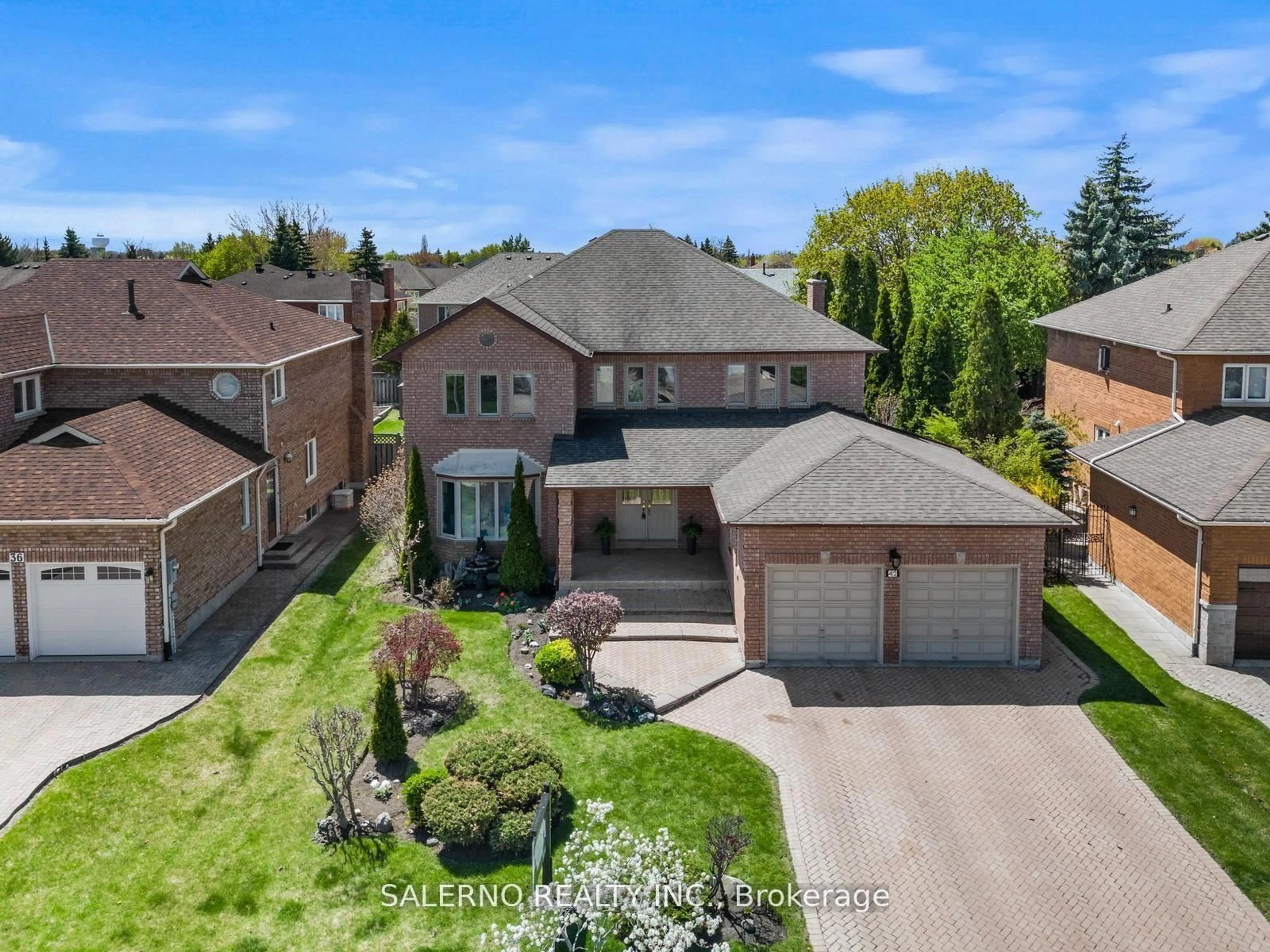A pic from outside/outdoor area/front of a property/back of a property/a pic from drone, street for 42 Columbus Ave, Vaughan Ontario L4L 7G9