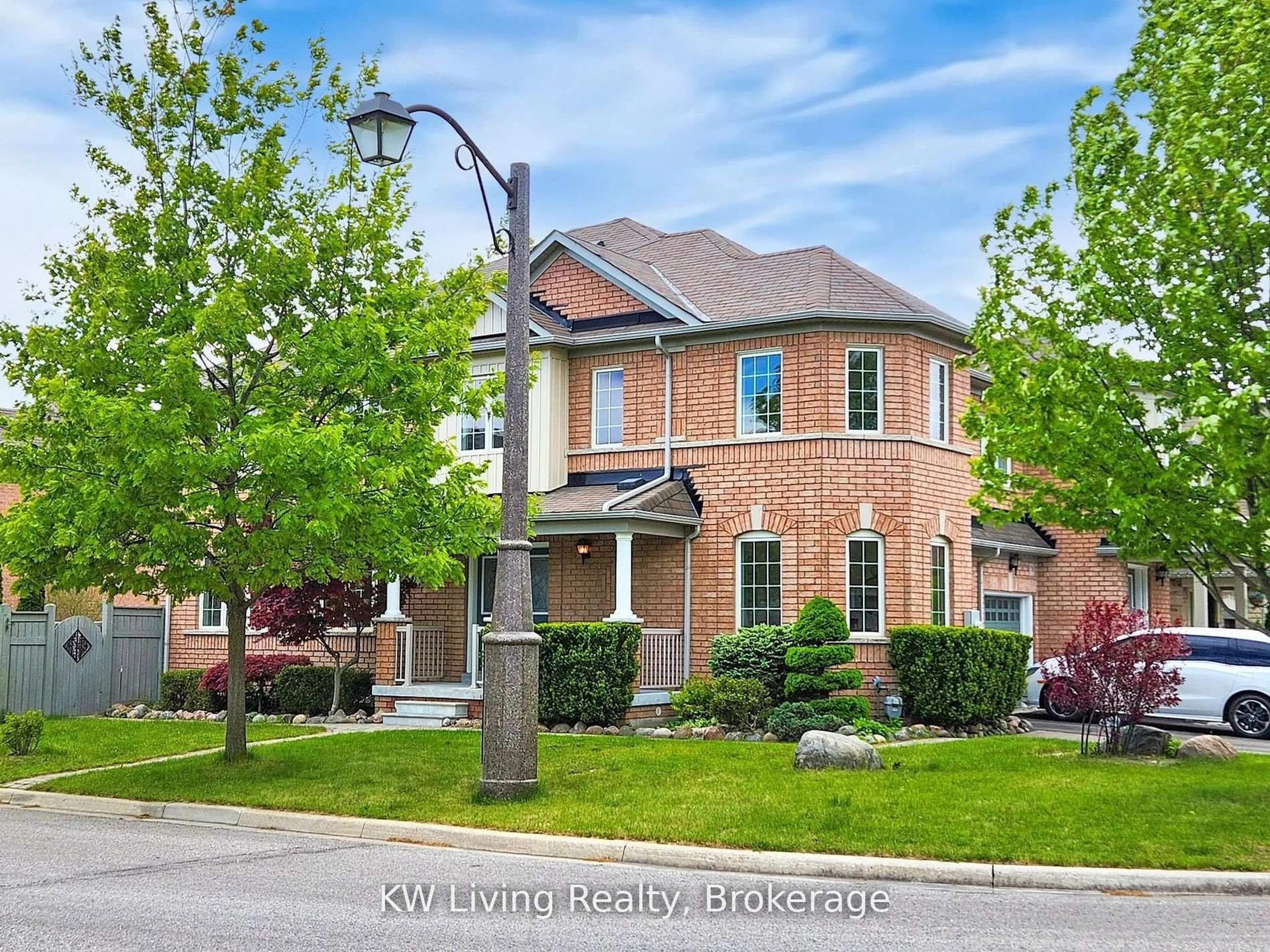 Home with brick exterior material, street for 72 Duffin Dr, Whitchurch-Stouffville Ontario L4A 0R6