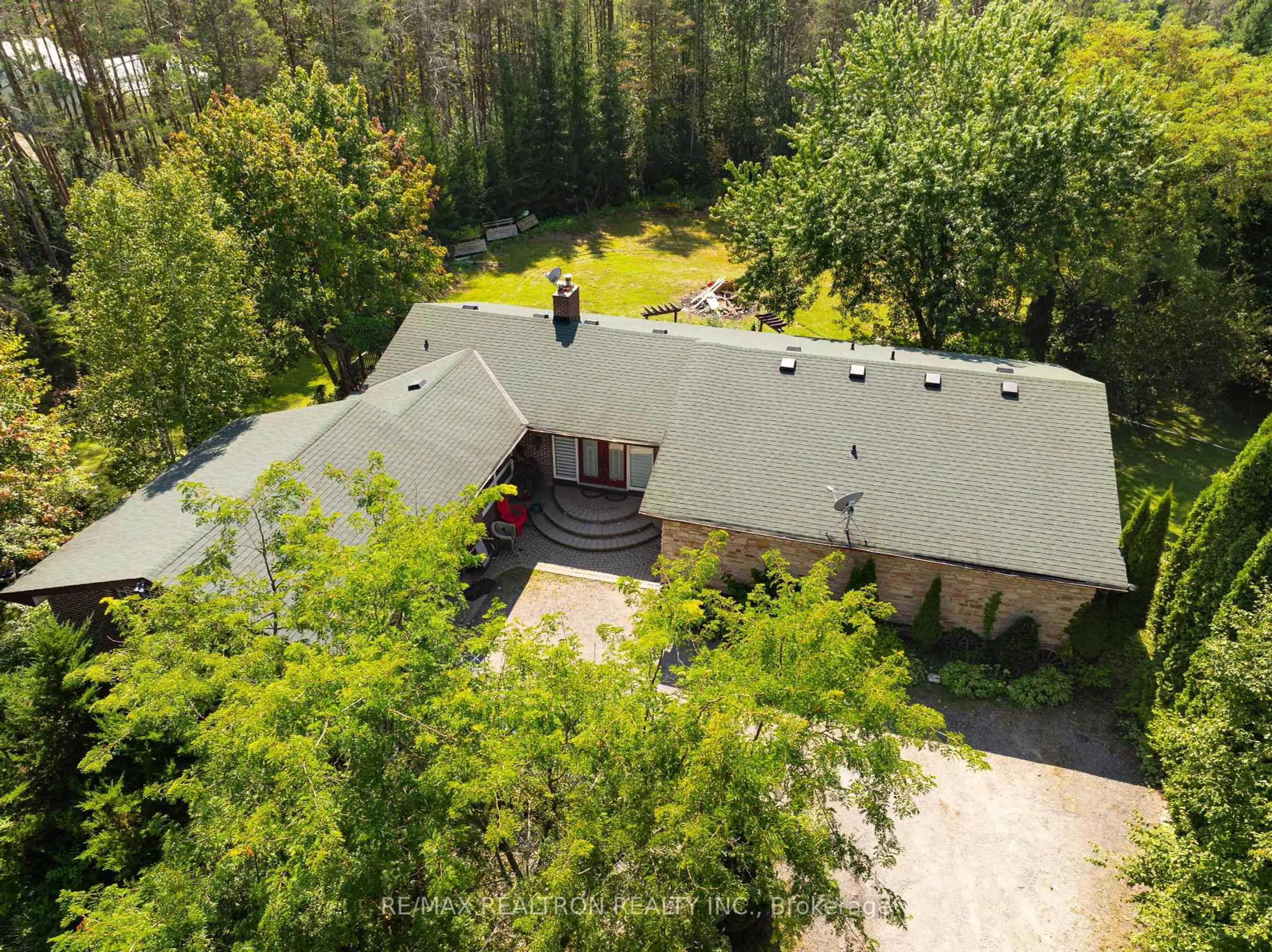 A pic from outside/outdoor area/front of a property/back of a property/a pic from drone, forest/trees view for 22284 Kennedy Rd, East Gwillimbury Ontario L0G 1R0