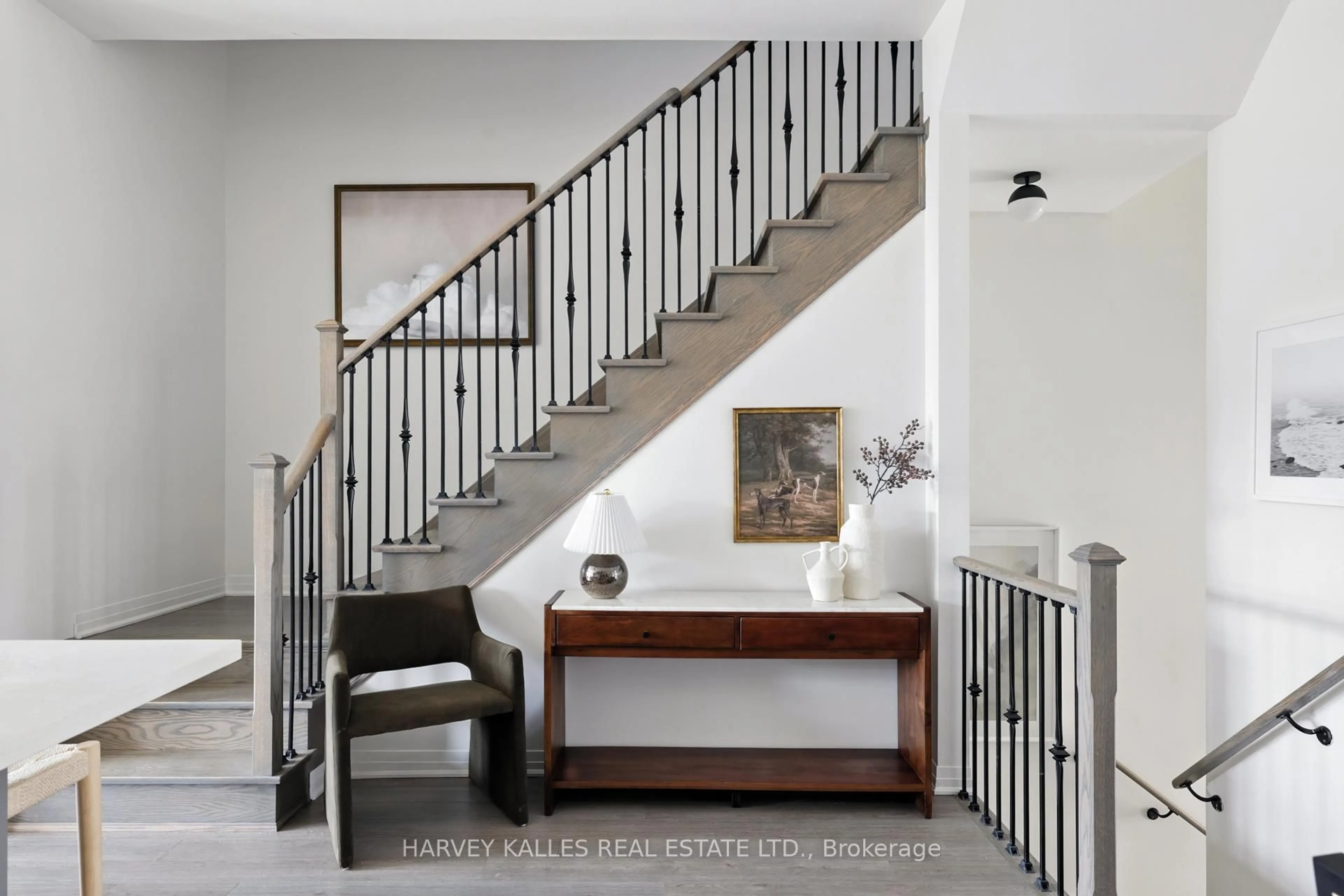 Indoor entryway for 37 Arianna Cres, Vaughan Ontario L6A 4Z9