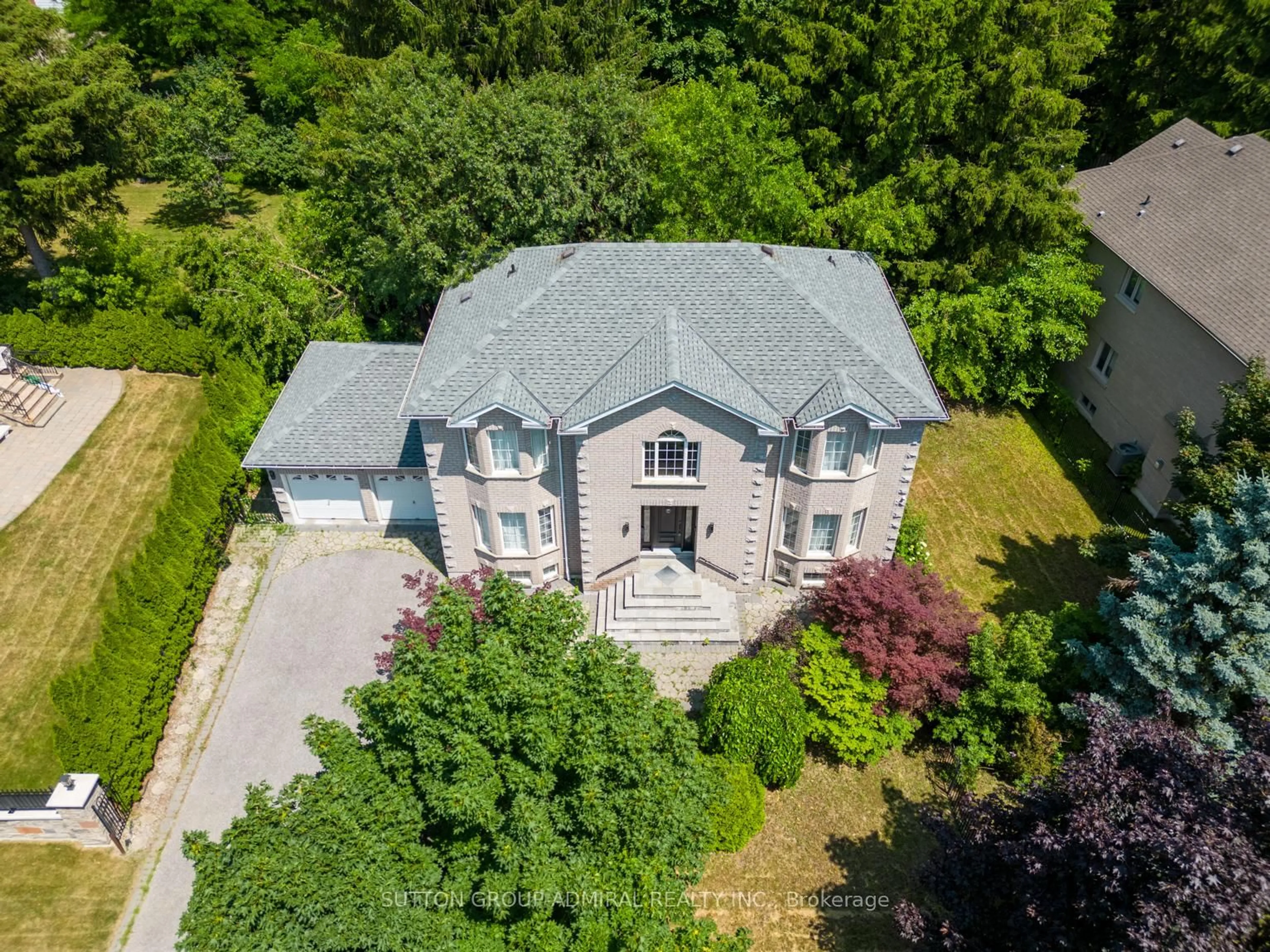 A pic from outside/outdoor area/front of a property/back of a property/a pic from drone, unknown for 49 Pearson Ave, Richmond Hill Ontario L4C 6T3