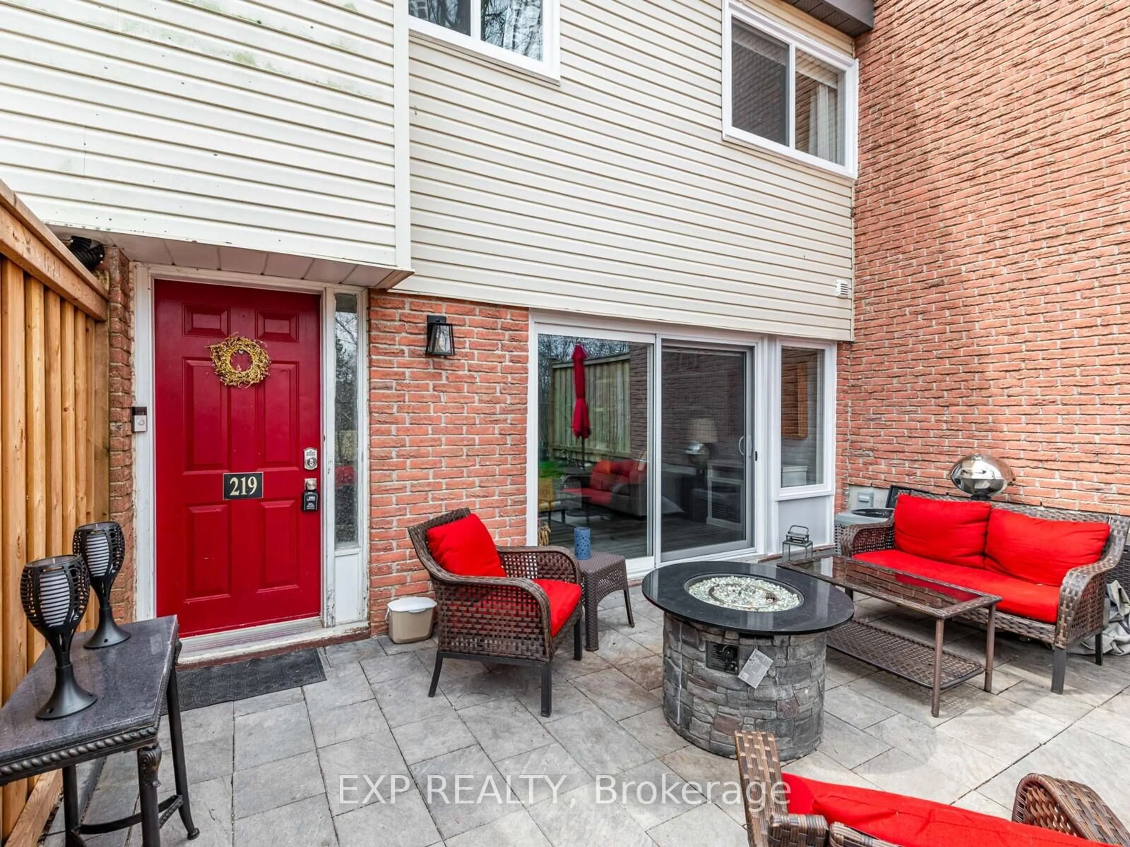 Patio, street for 219 Milestone Cres, Aurora Ontario L4G 3M2