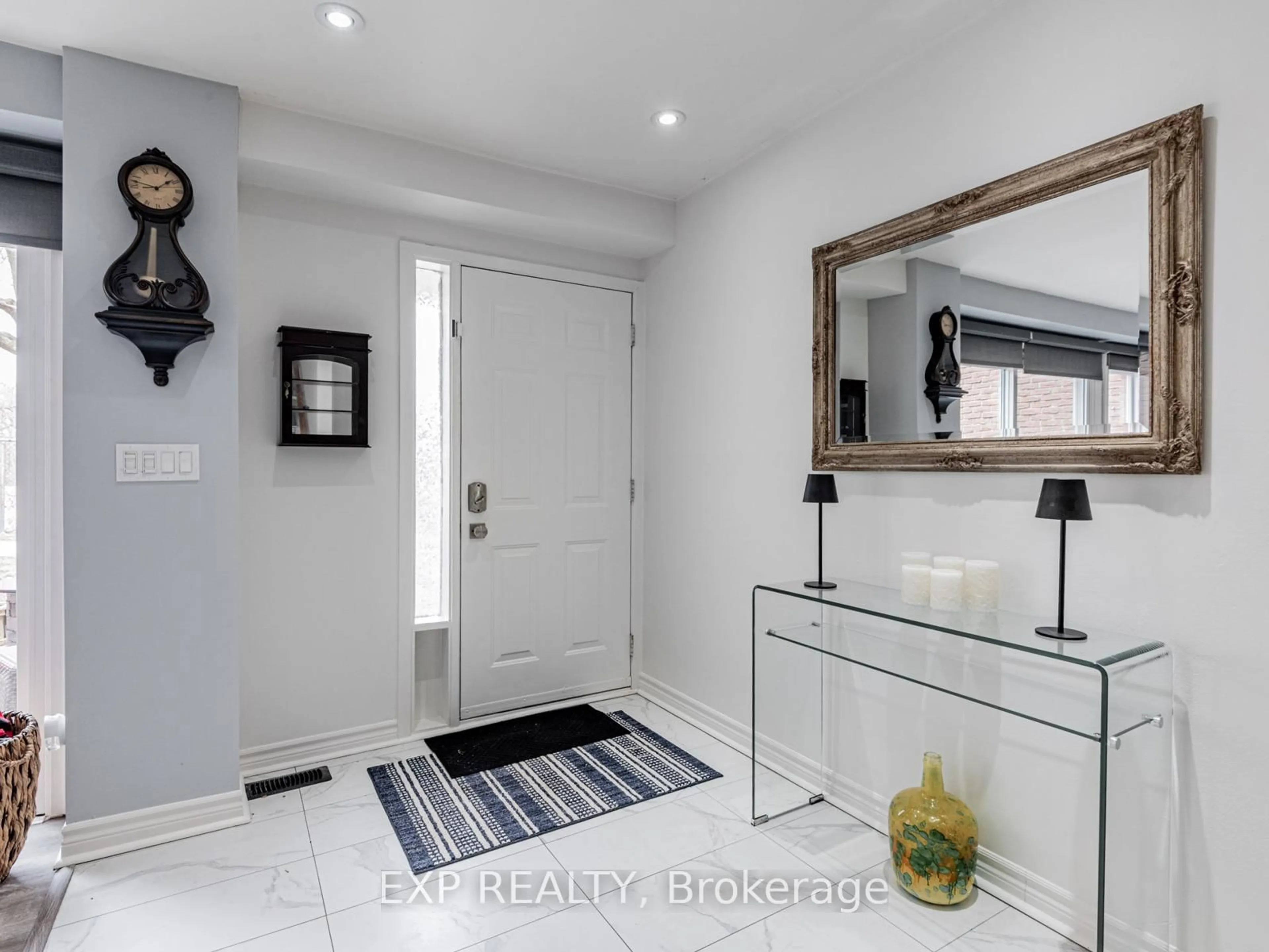 Indoor entryway for 219 Milestone Cres, Aurora Ontario L4G 3M2