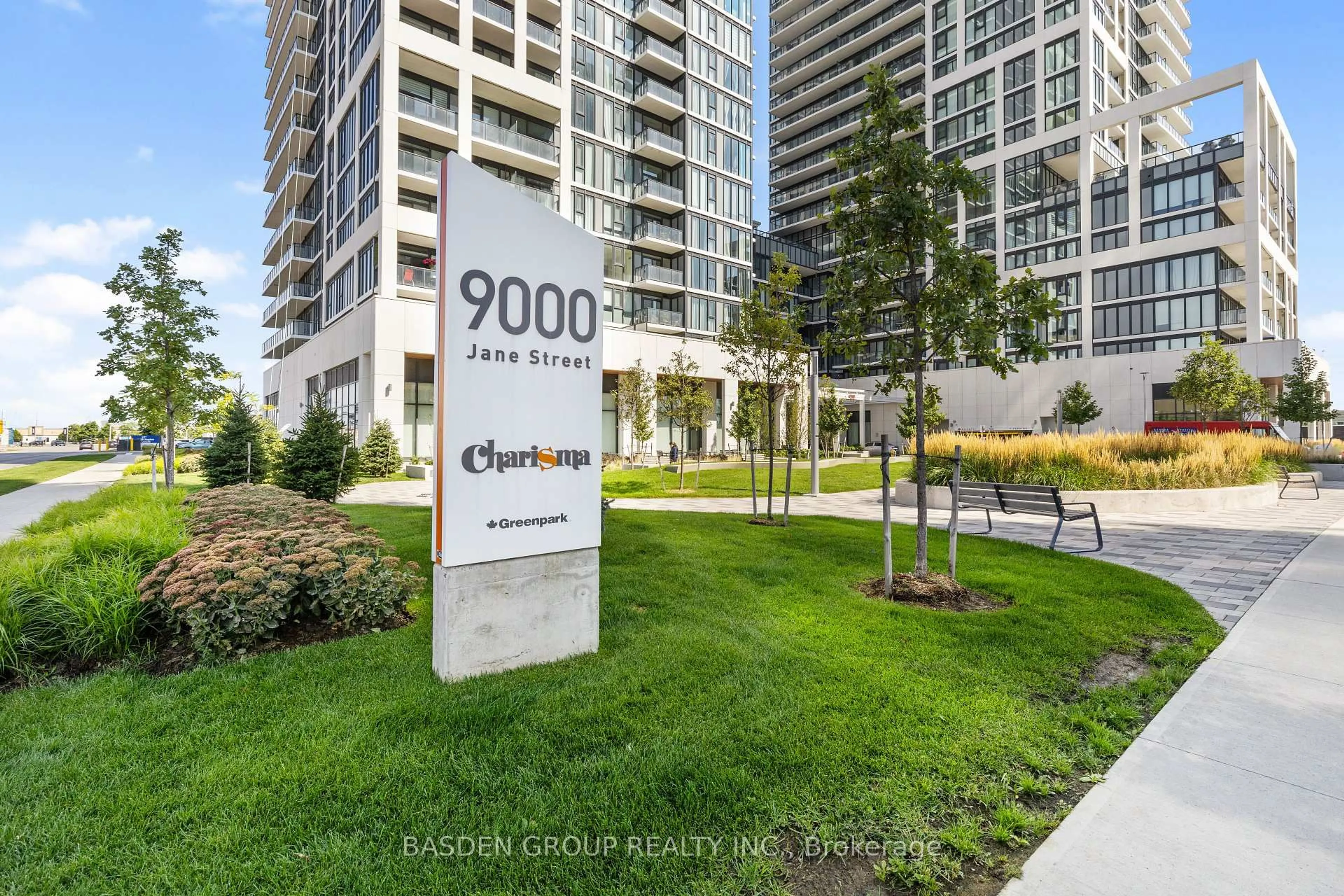 Indoor foyer for 9000 Jane St #814, Vaughan Ontario L4K 0M6