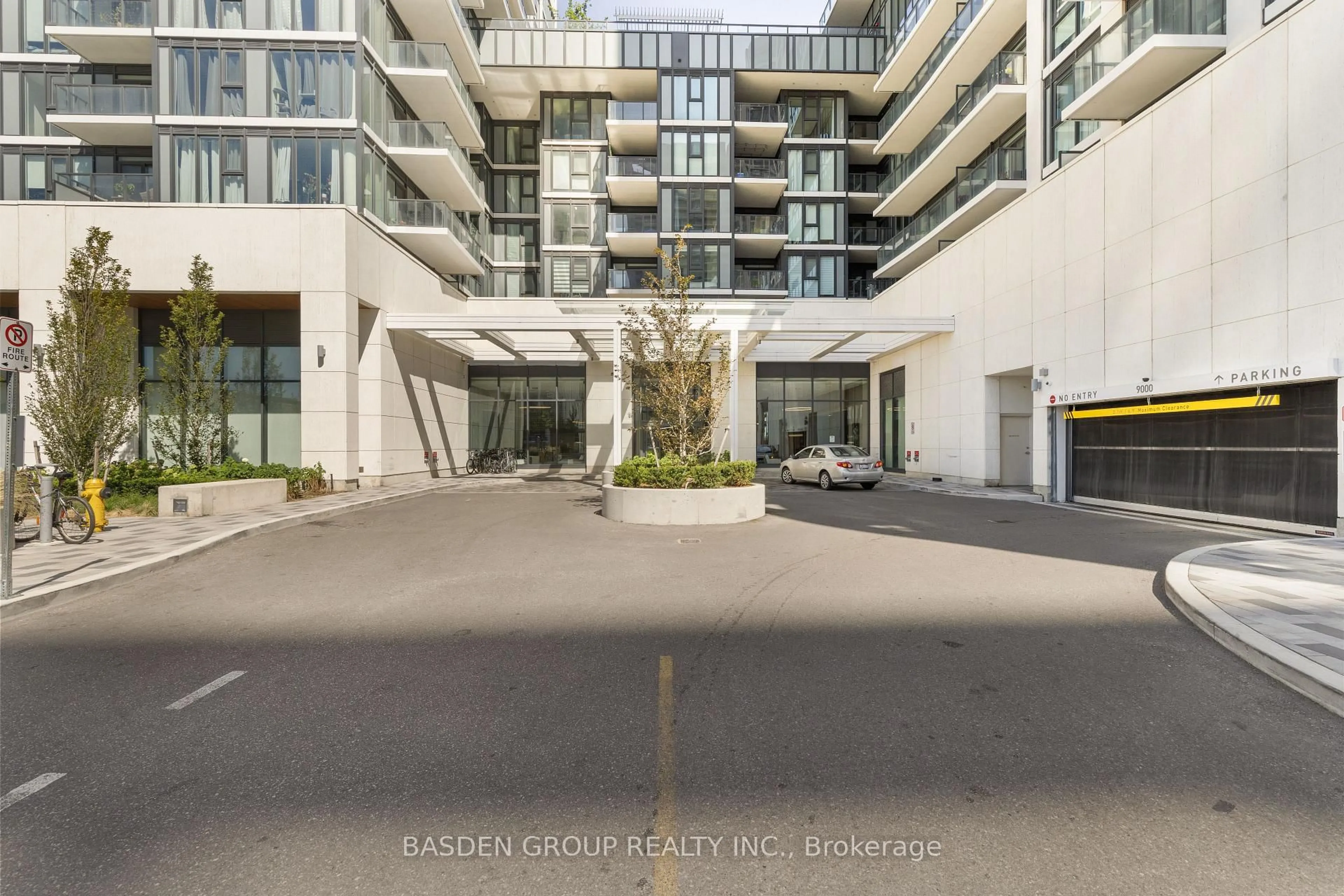 Indoor foyer for 9000 Jane St #814, Vaughan Ontario L4K 0M6