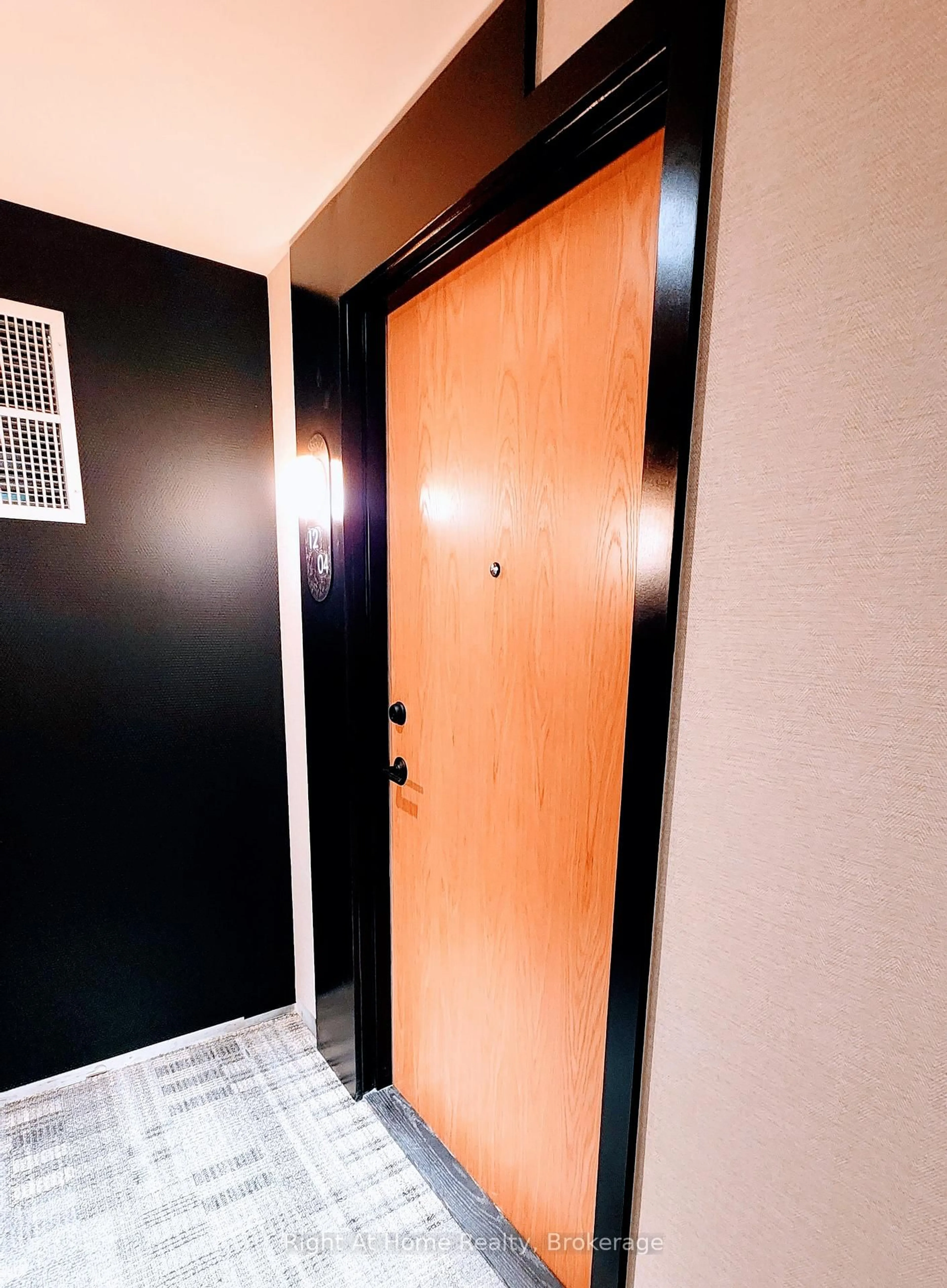 Indoor entryway for 7950 BATHURST St #1204, Vaughan Ontario L4J 0L4