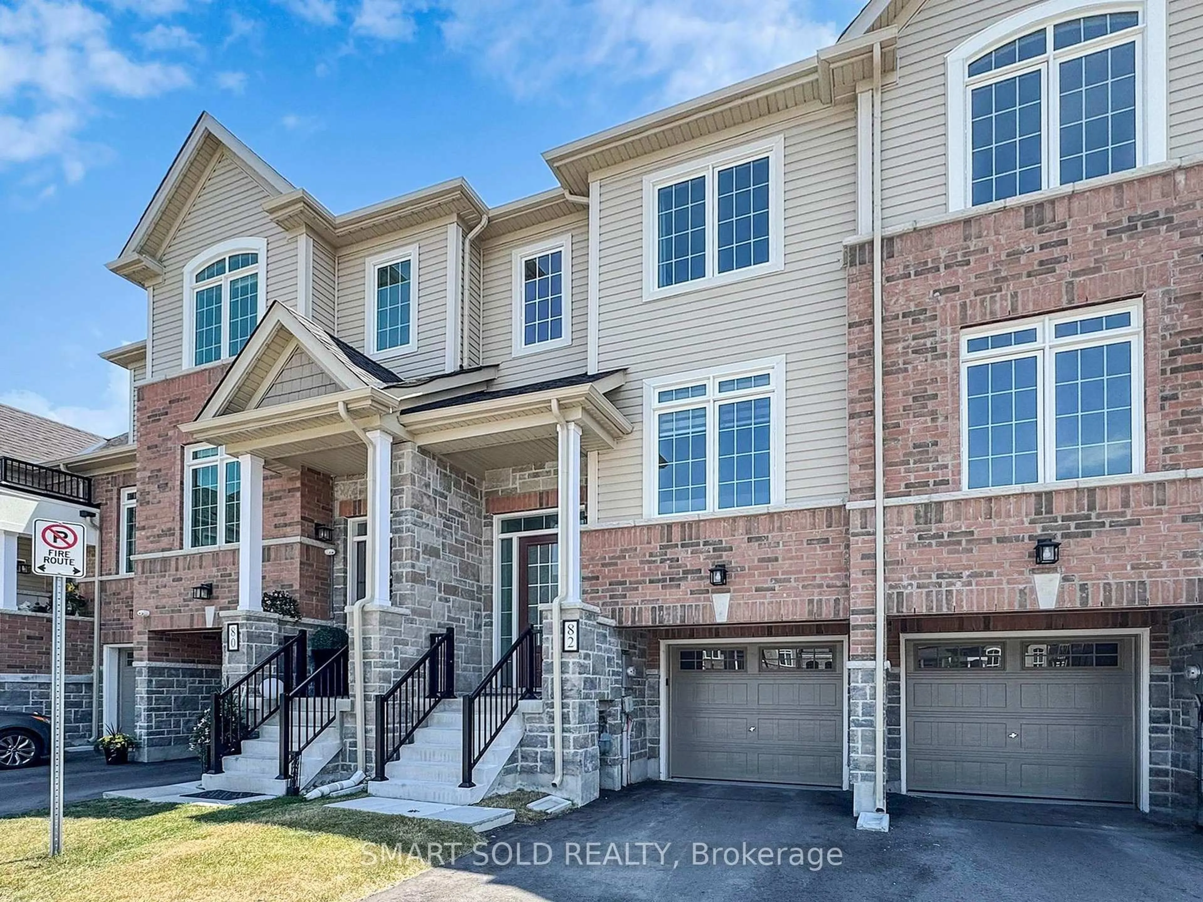 Home with brick exterior material, street for 82 Lyall Stokes Circ, East Gwillimbury Ontario L0G 1M0