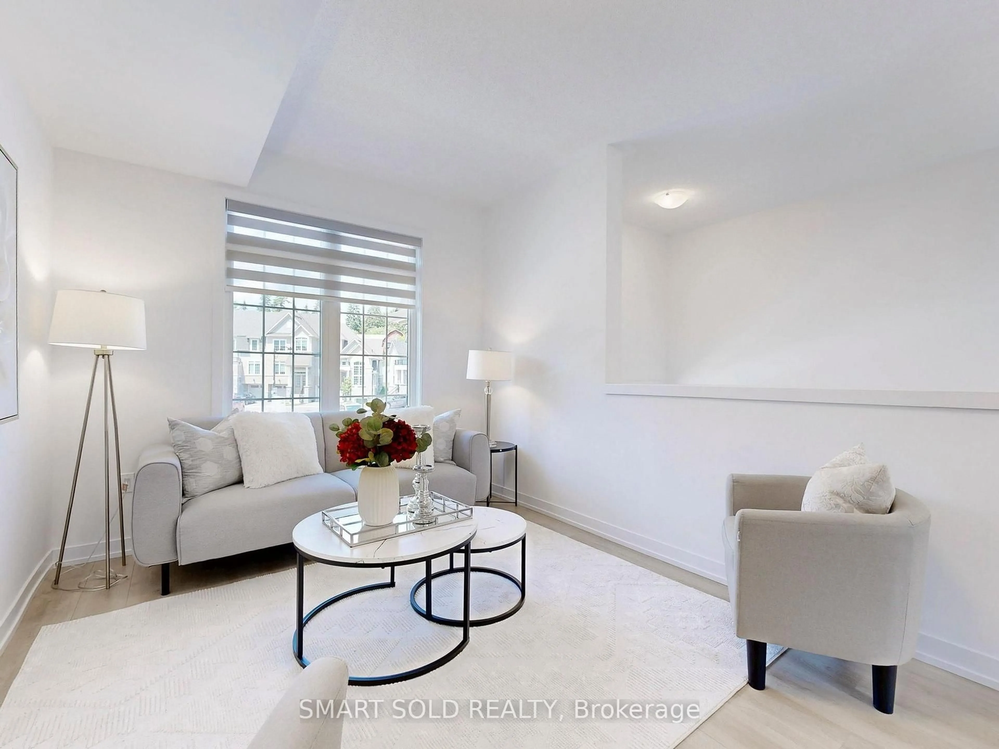 Living room with furniture, unknown for 82 Lyall Stokes Circ, East Gwillimbury Ontario L0G 1M0