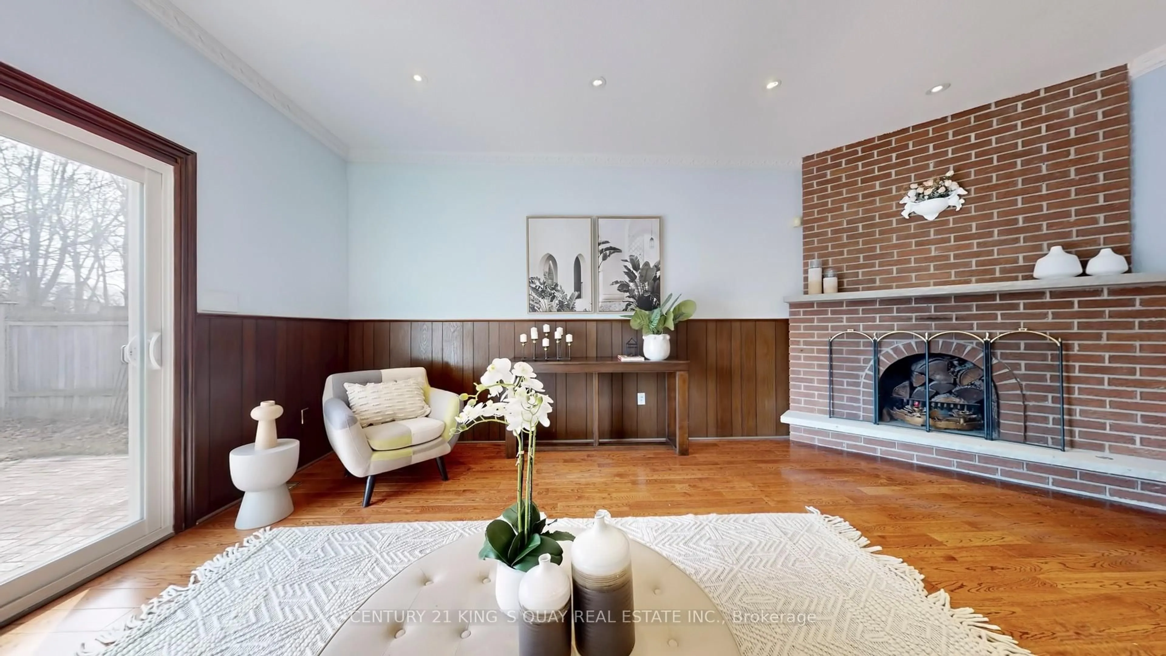 Living room with furniture, unknown for 50 Bedford Park Ave, Richmond Hill Ontario L4C 2N8